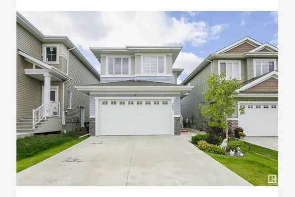 207 42 AV NW