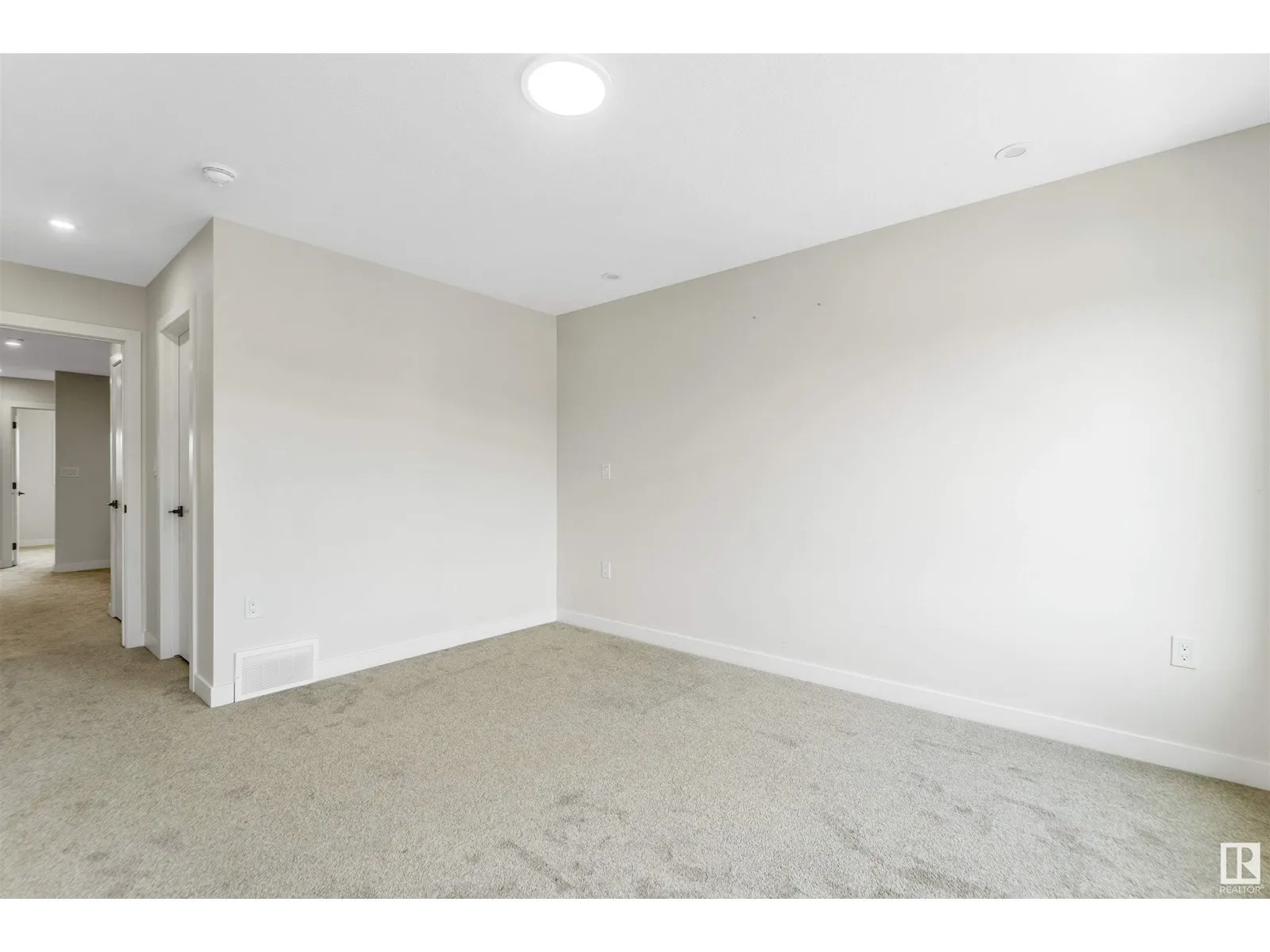 4204 38 ST