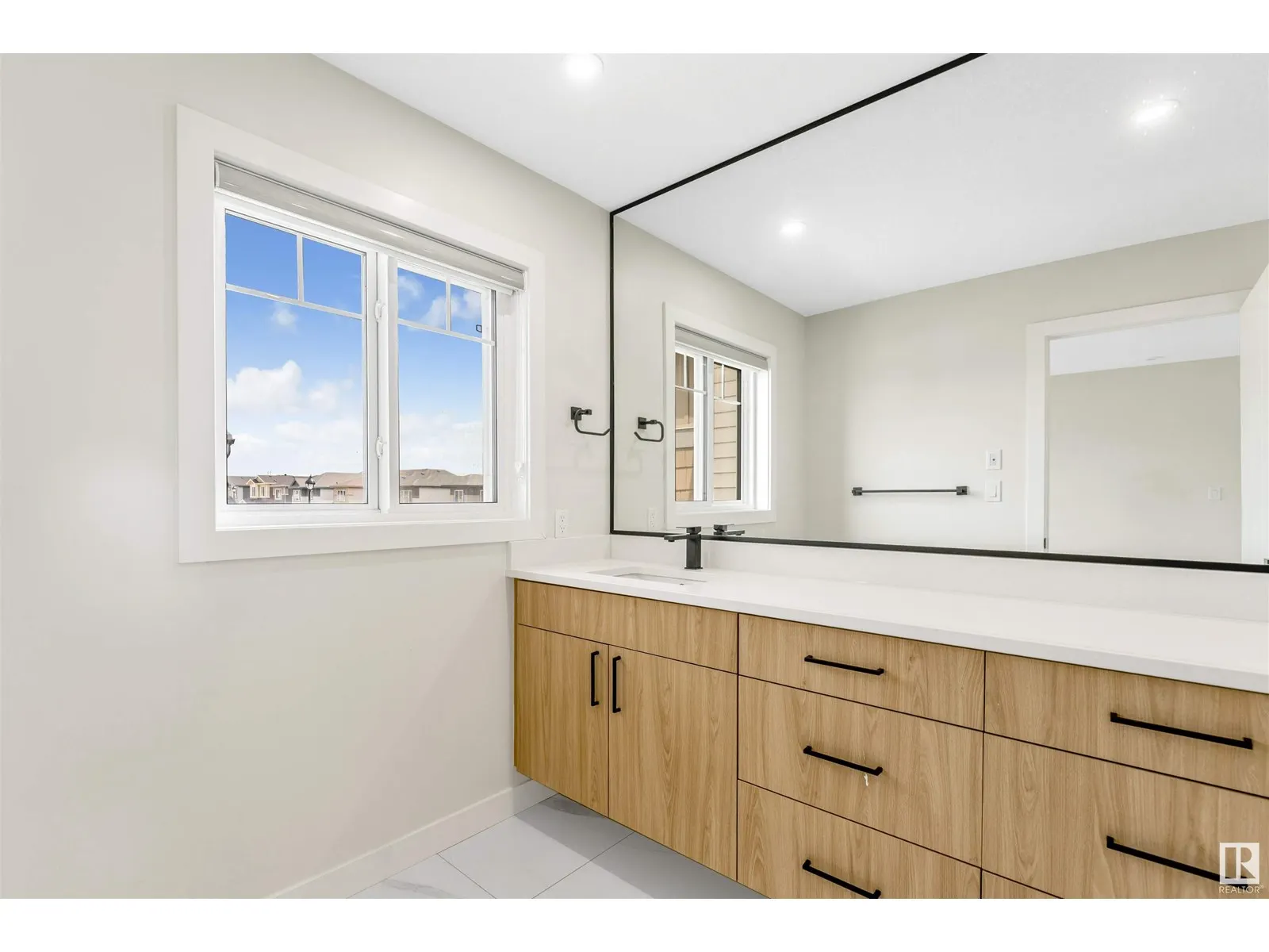 4204 38 ST