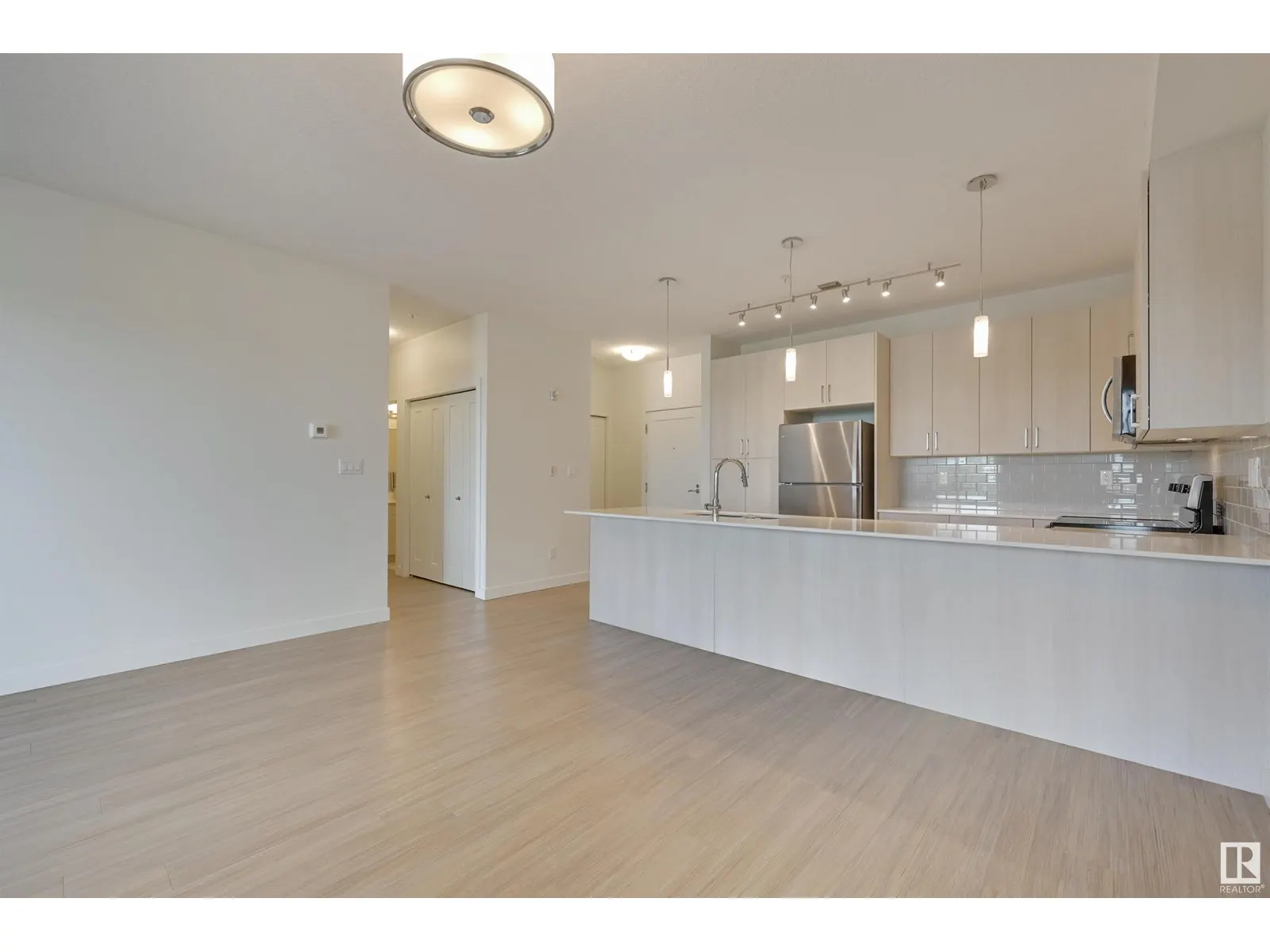 #308 17 COLUMBIA AV