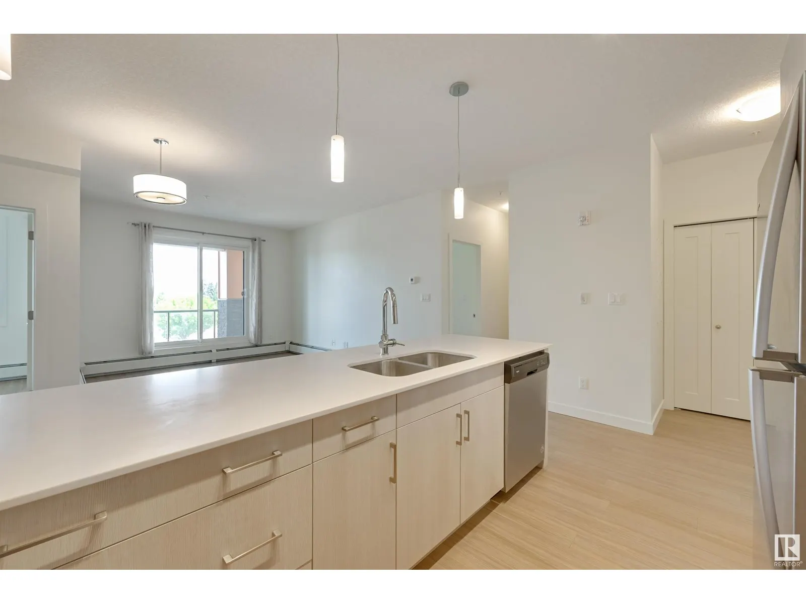 #308 17 COLUMBIA AV