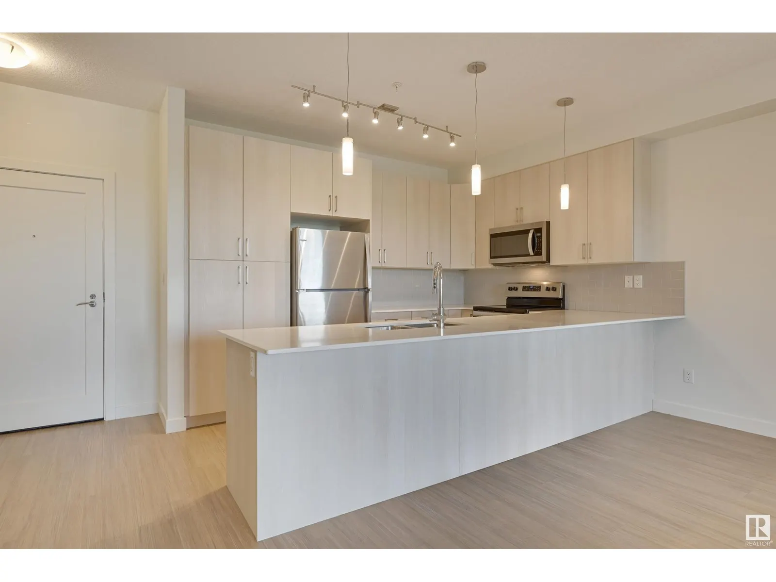#308 17 COLUMBIA AV