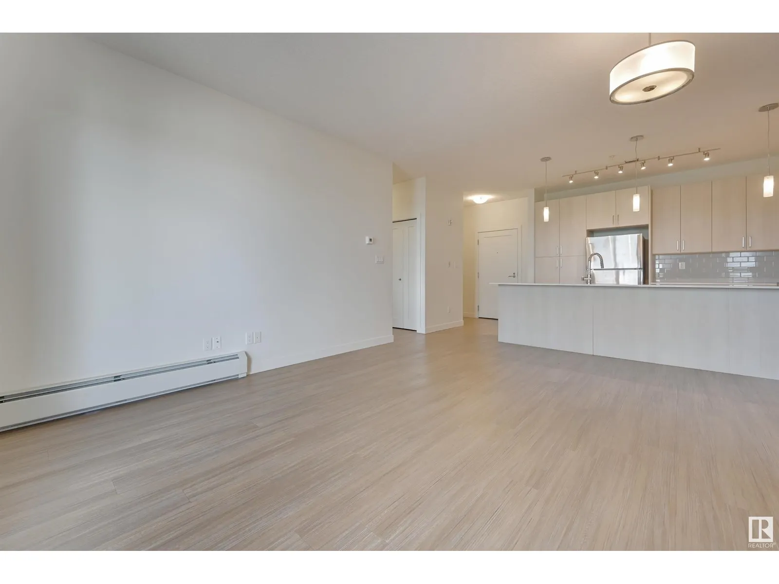 #308 17 COLUMBIA AV