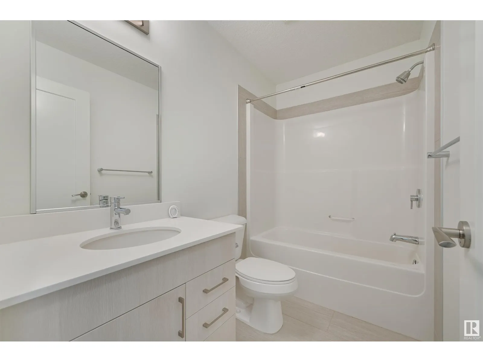 #308 17 COLUMBIA AV