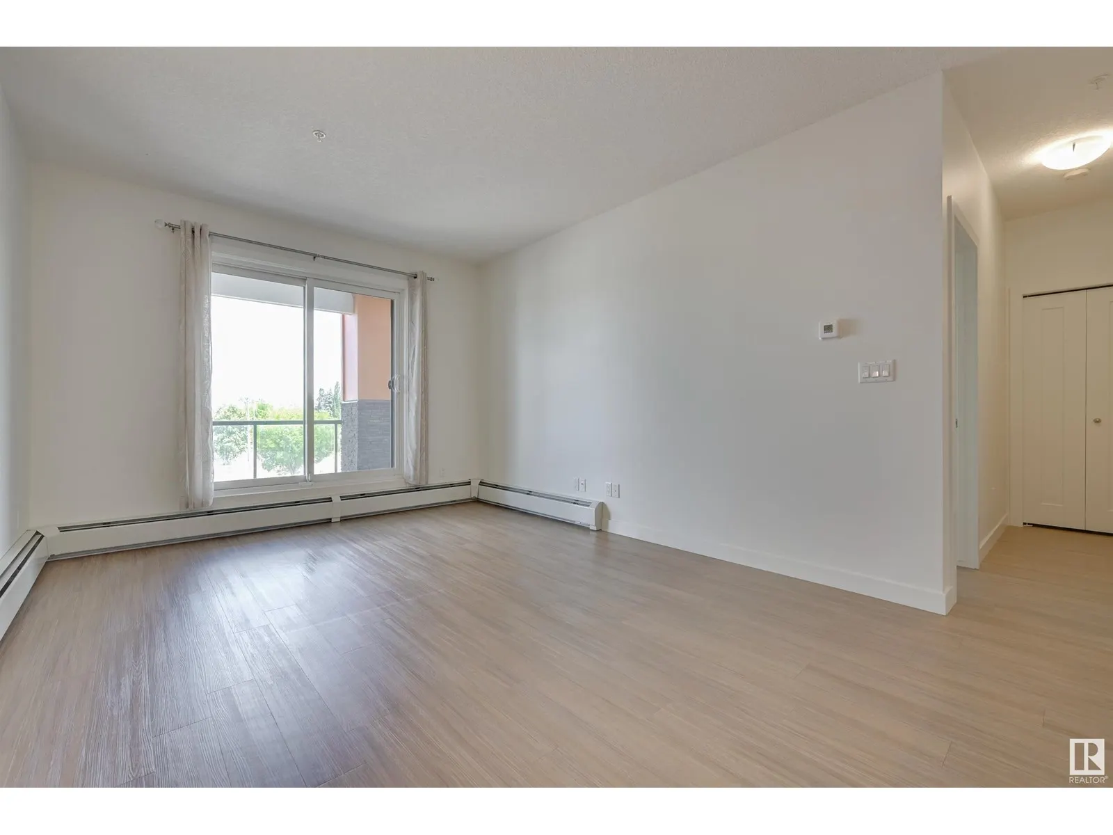 #308 17 COLUMBIA AV
