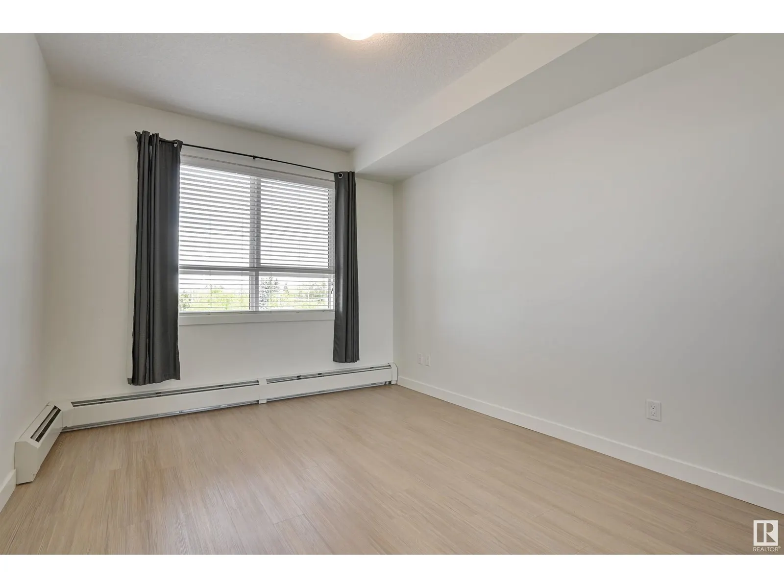 #308 17 COLUMBIA AV