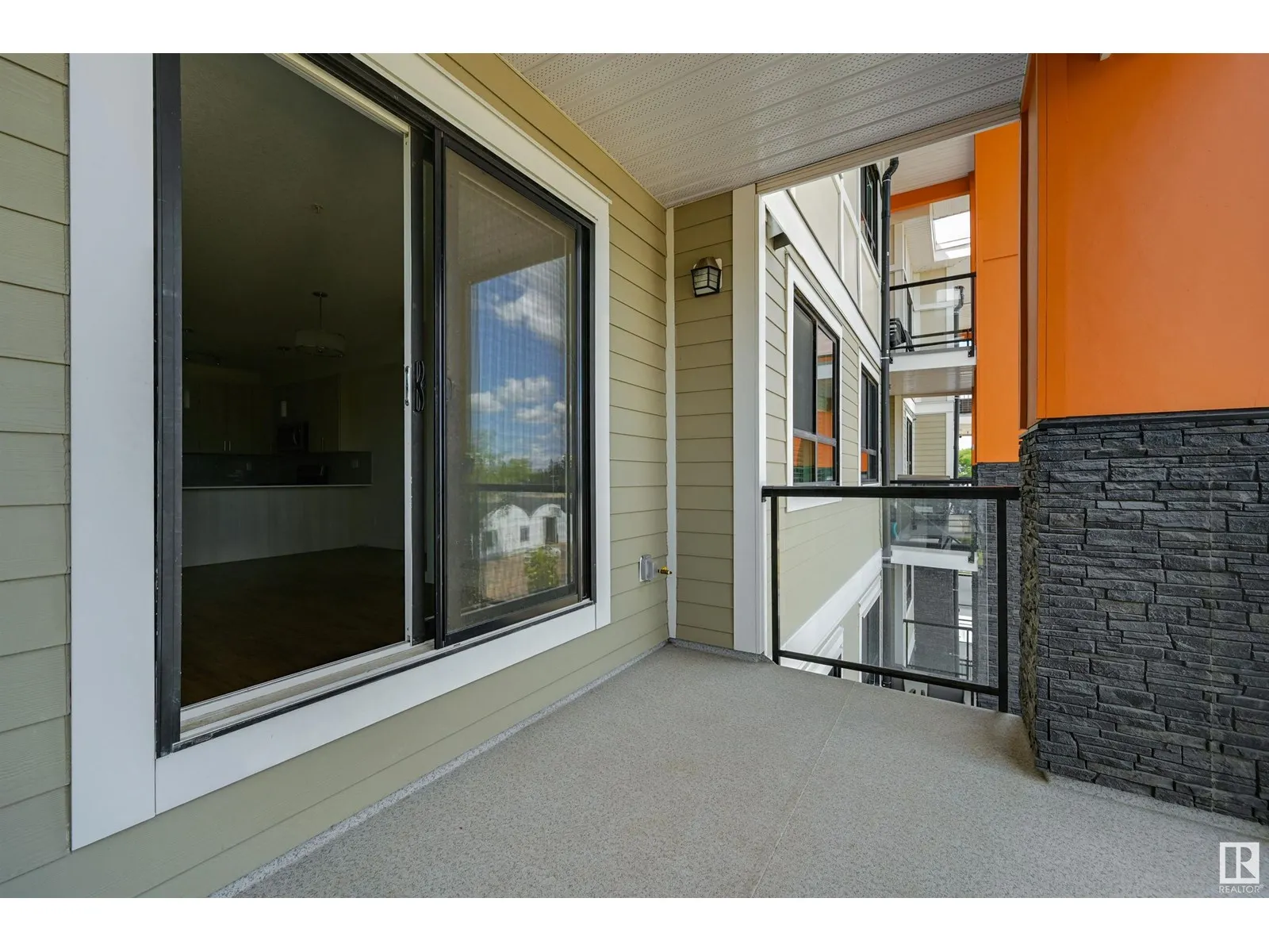#308 17 COLUMBIA AV