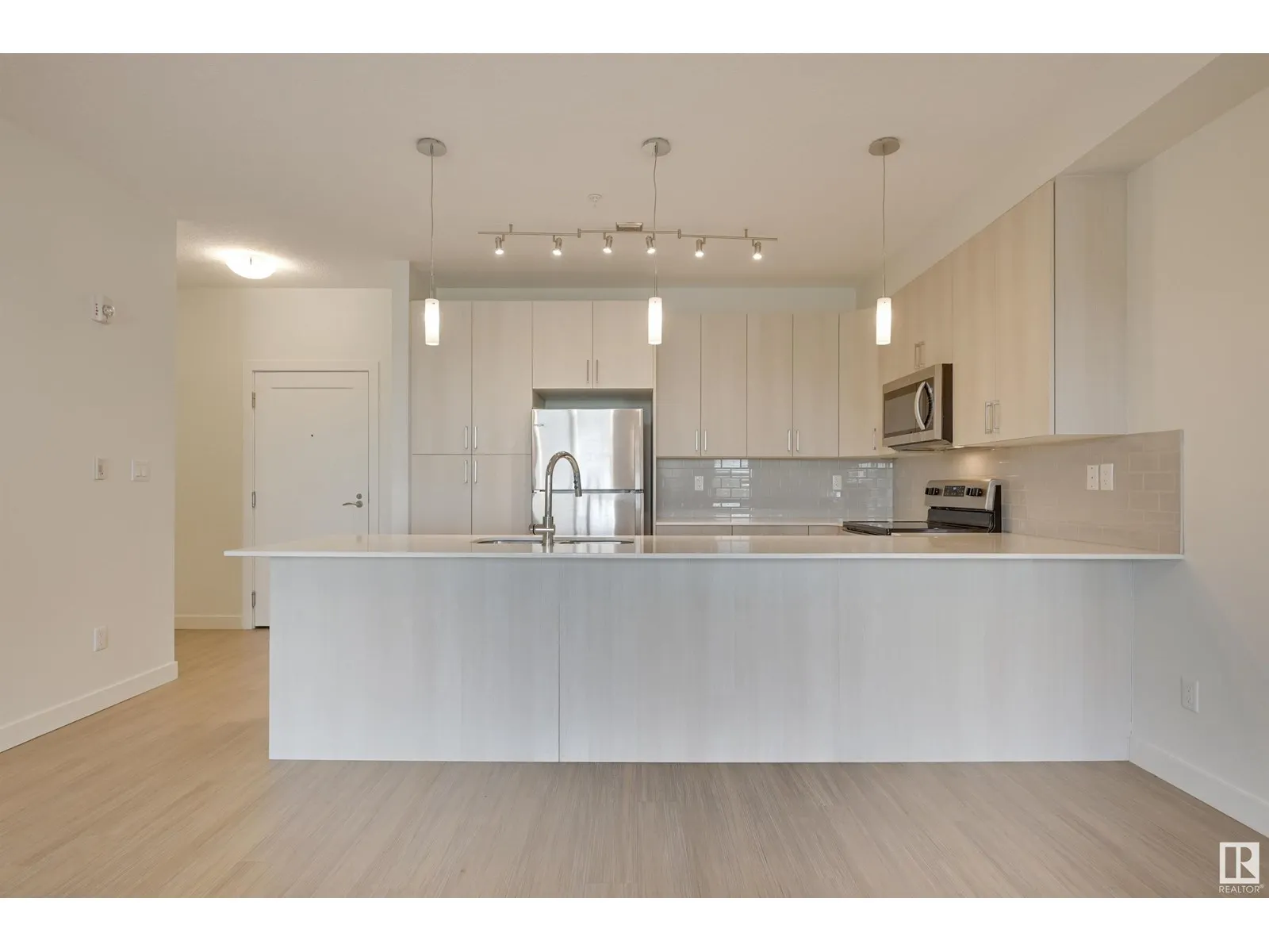 #308 17 COLUMBIA AV