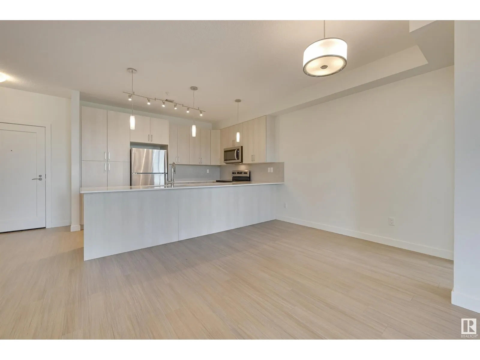 #308 17 COLUMBIA AV