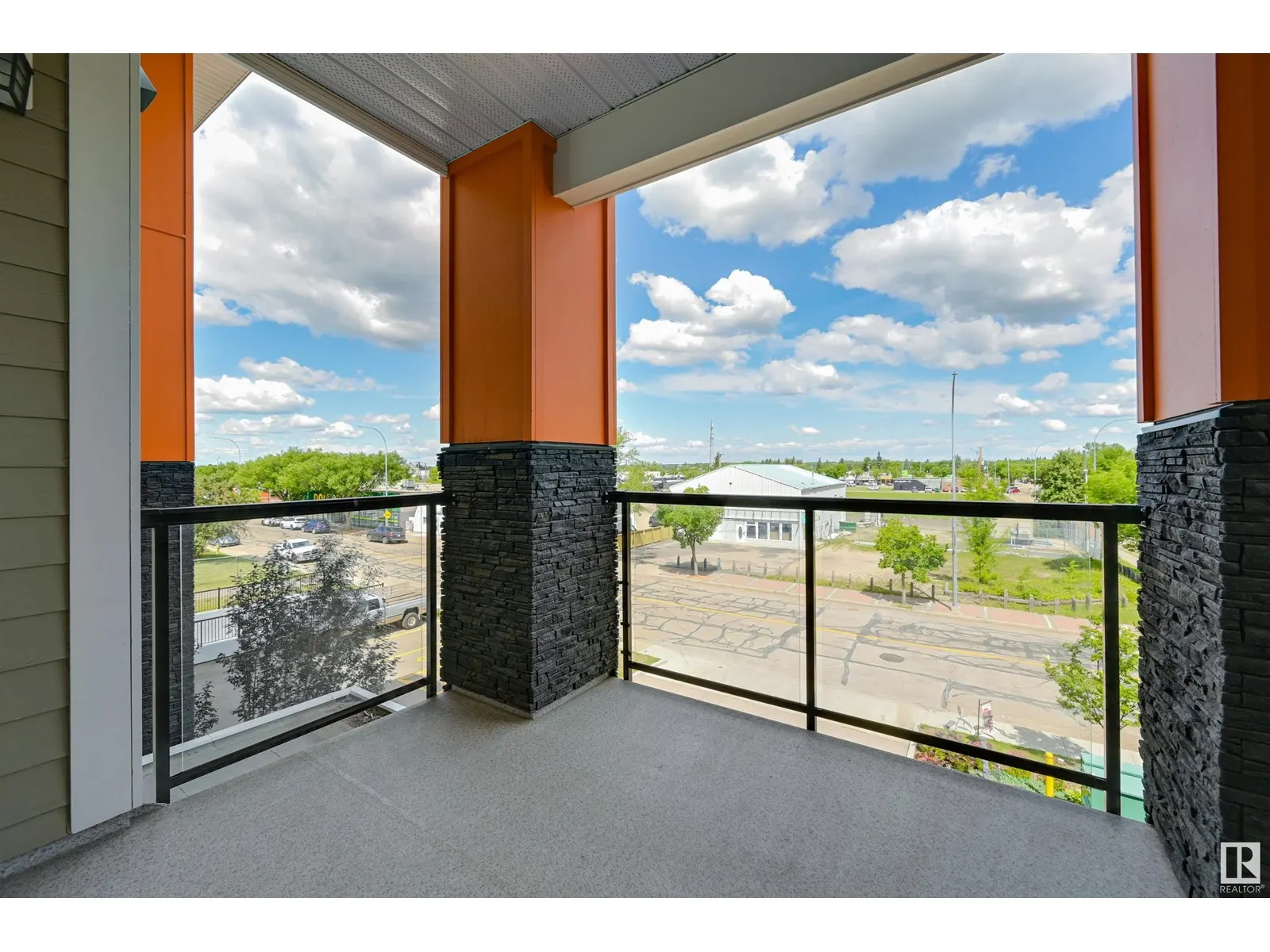 #308 17 COLUMBIA AV