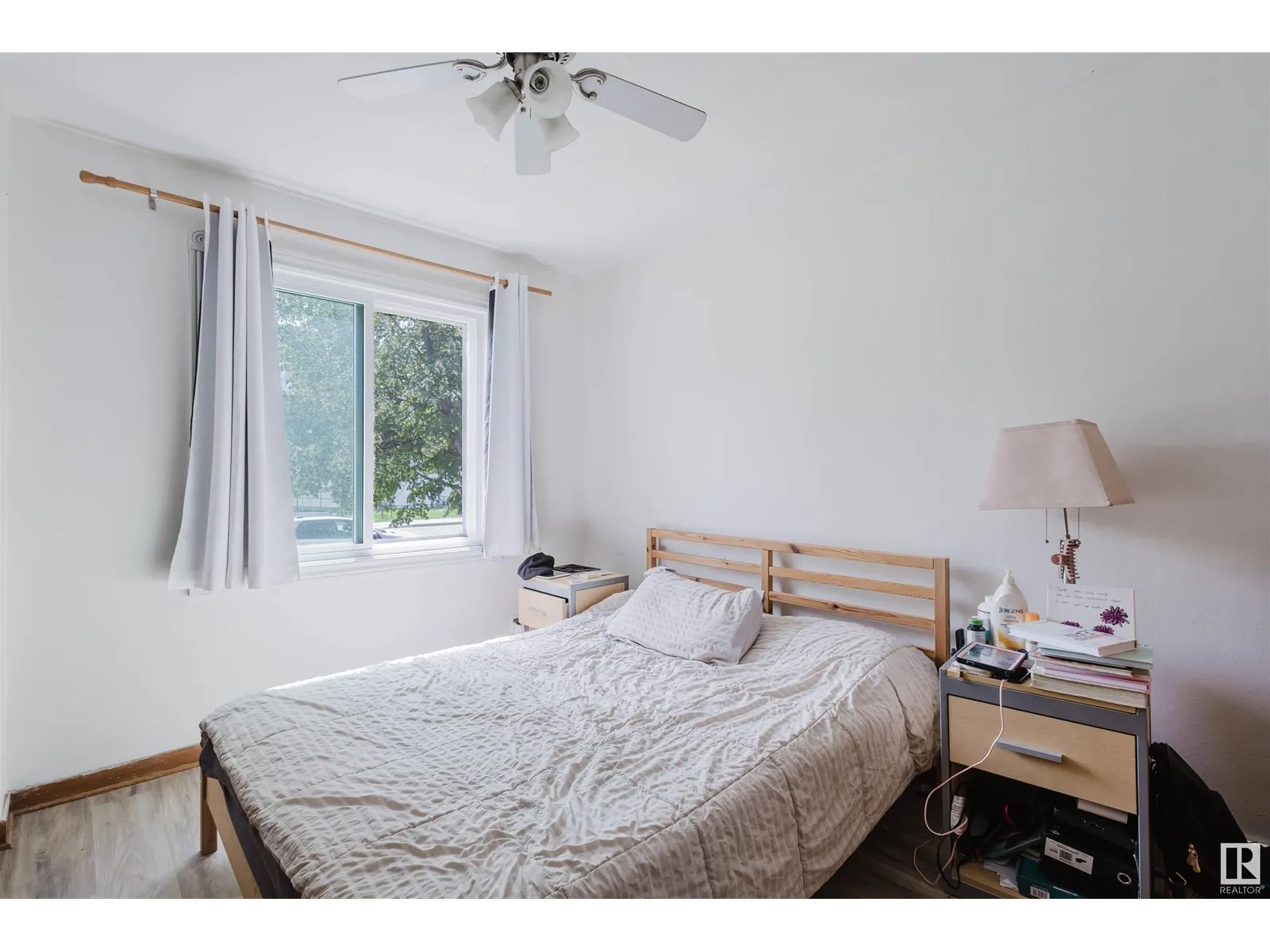 10112 86 AV NW