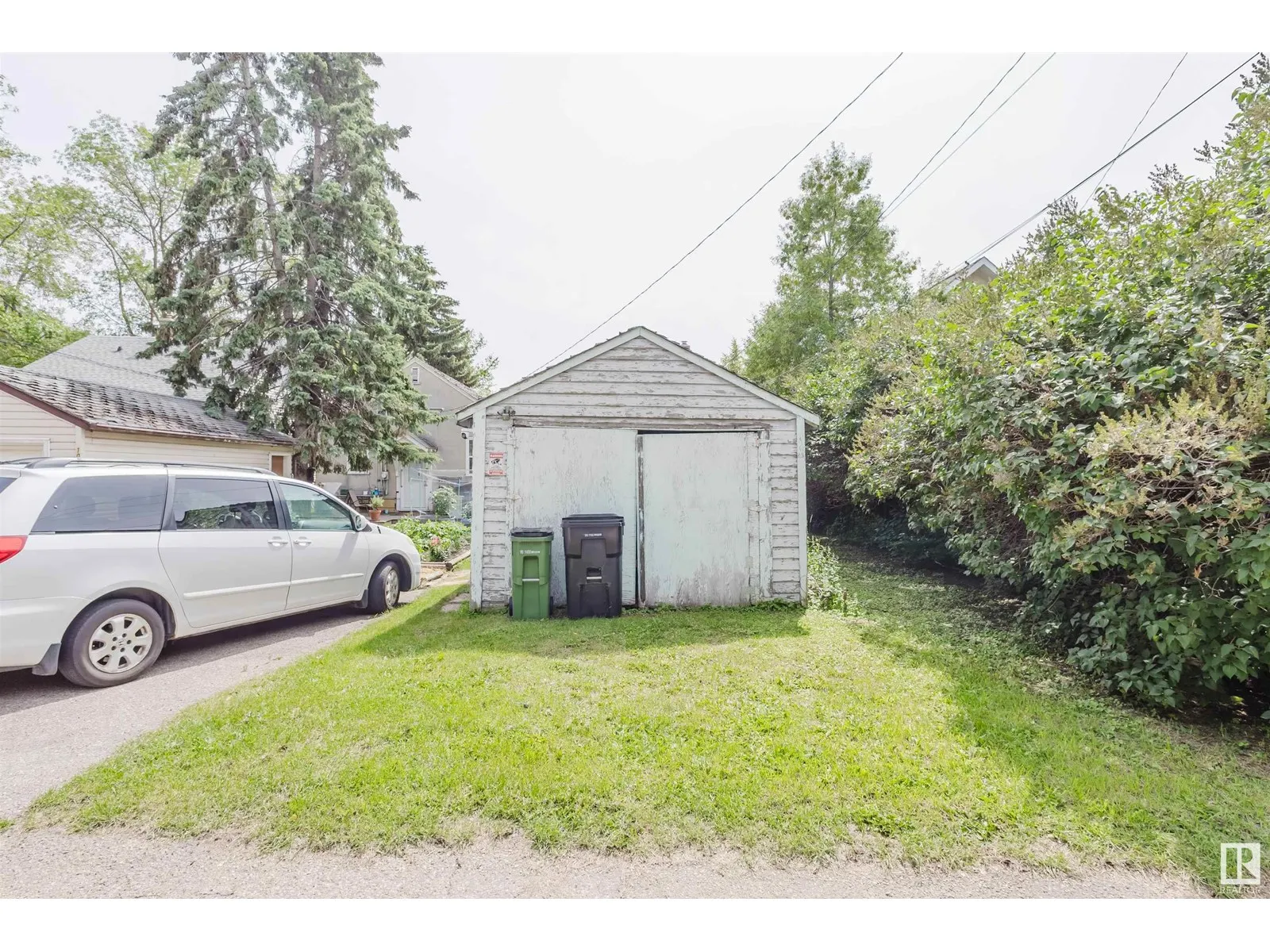 10112 86 AV NW