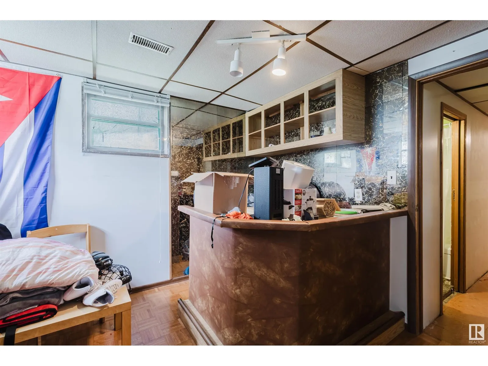 10112 86 AV NW