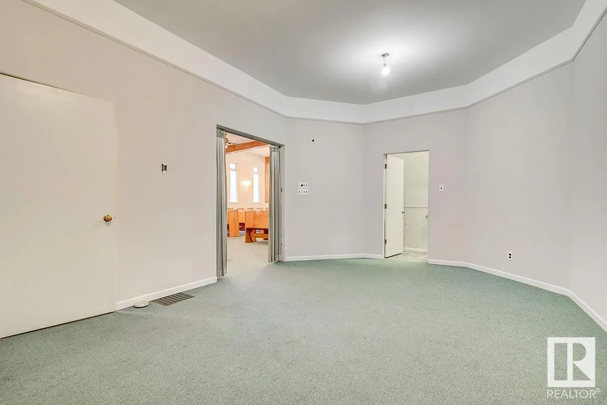 10541 81 AV NW