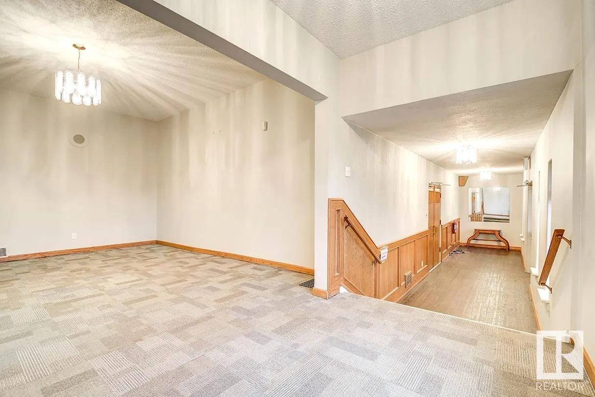 10541 81 AV NW