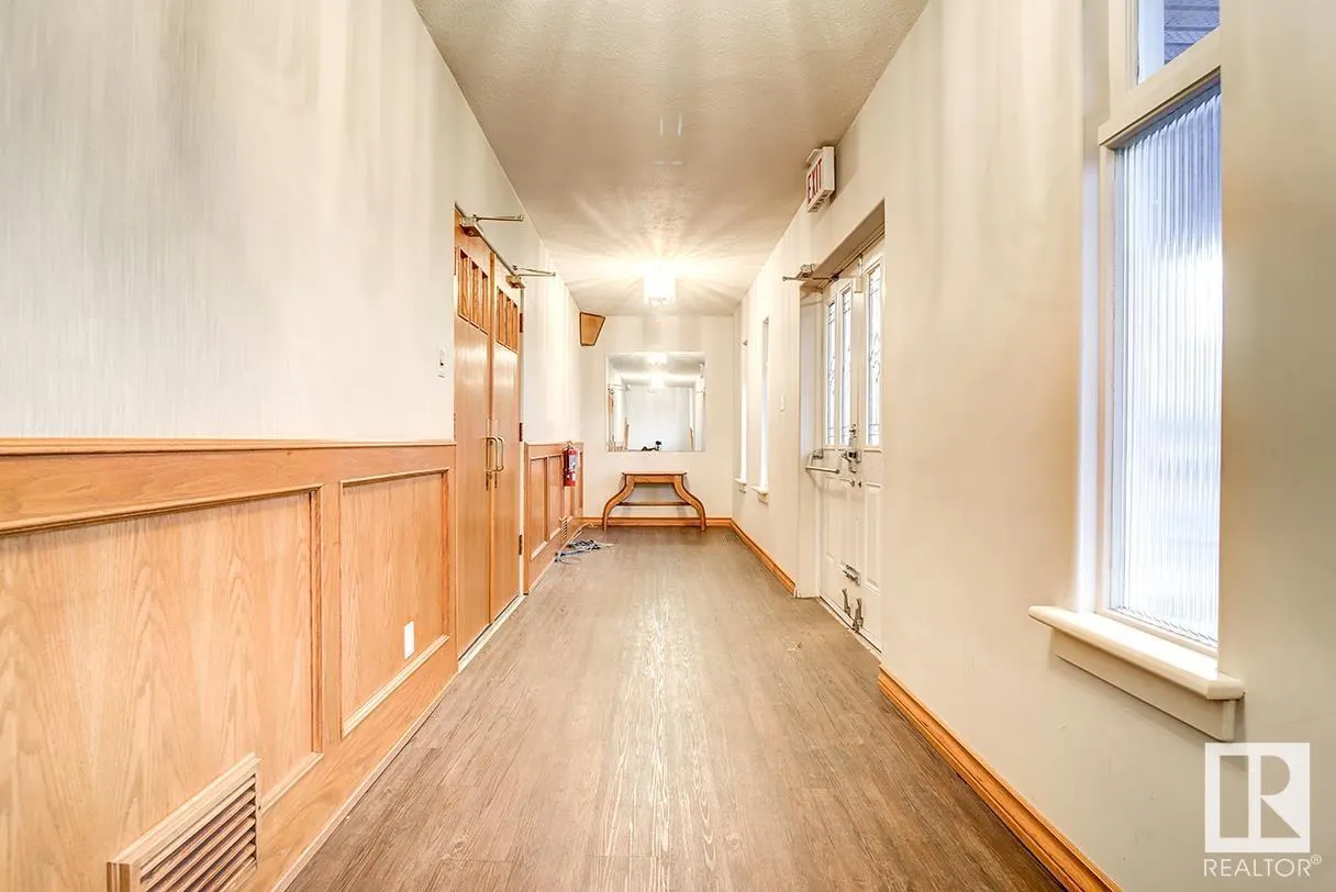 10541 81 AV NW