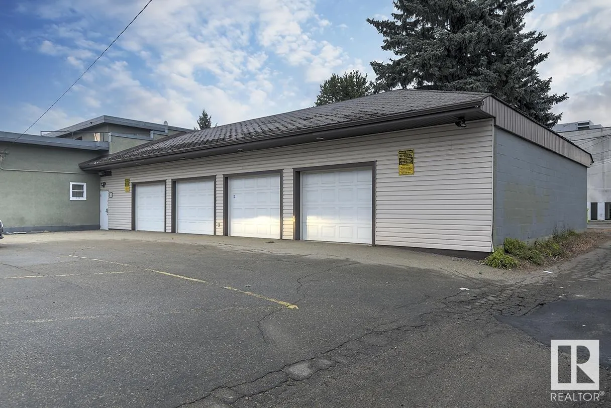10541 81 AV NW