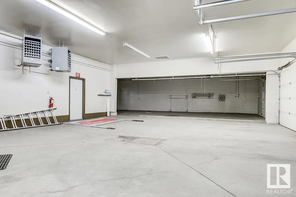 10541 81 AV NW