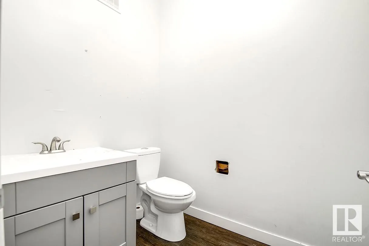 10541 81 AV NW