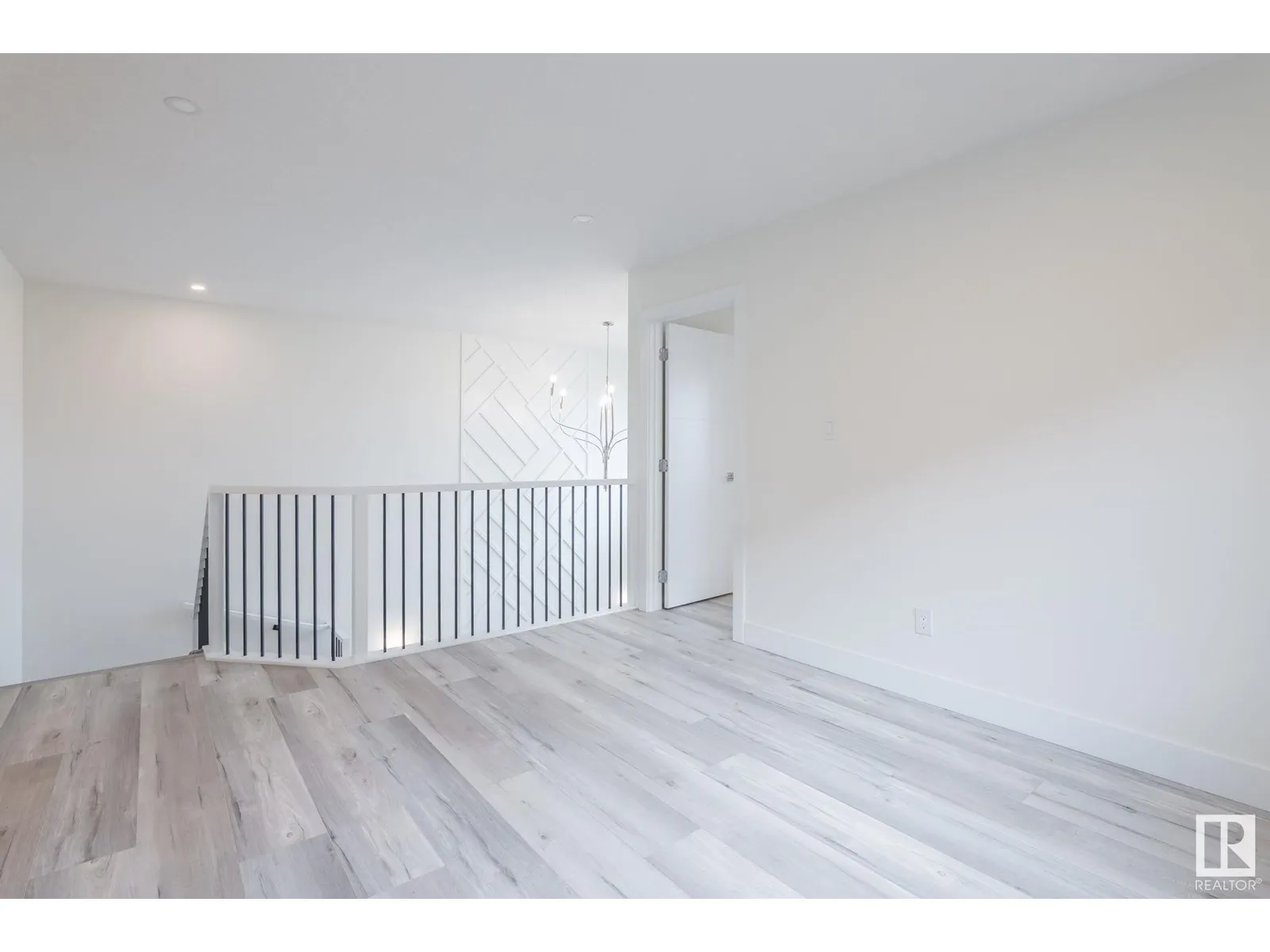 60 Hemingway CR