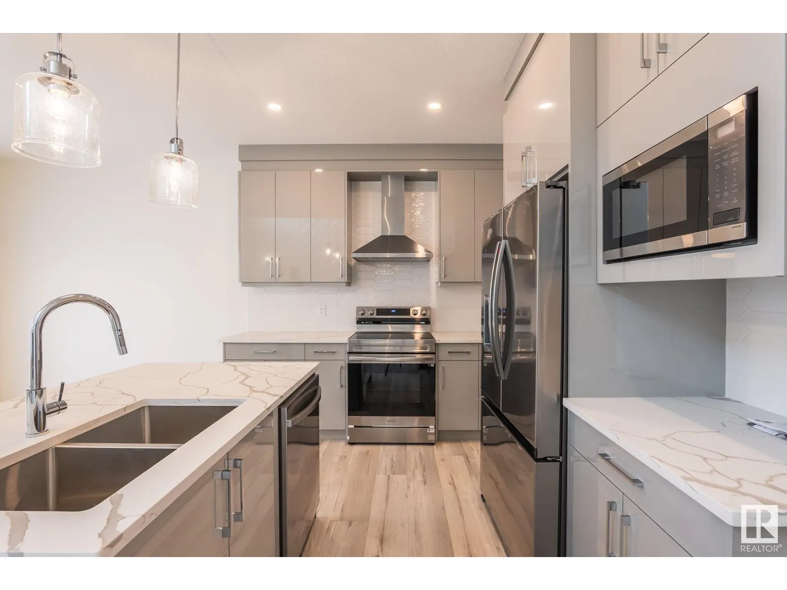 60 Hemingway CR
