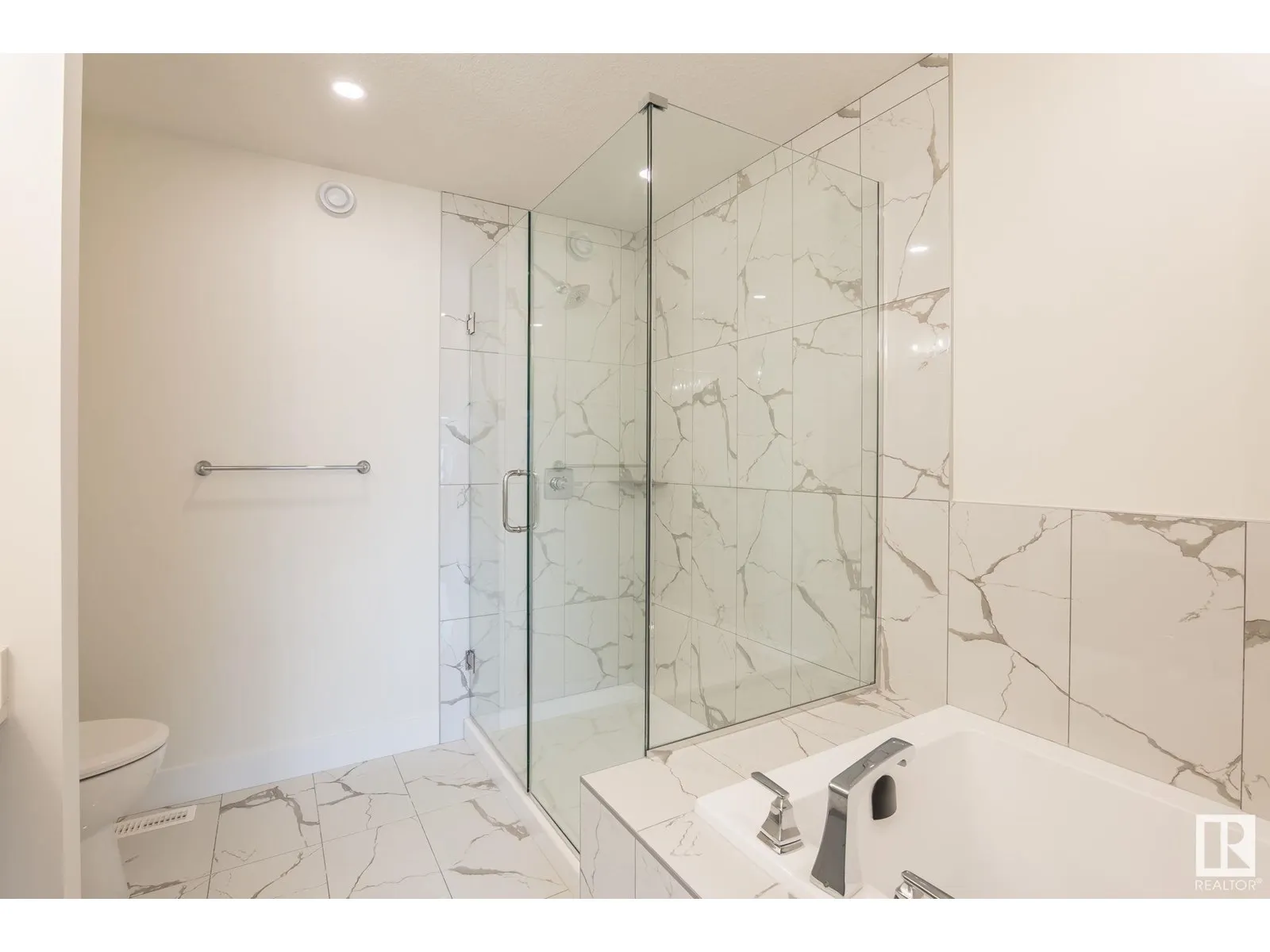 60 Hemingway CR
