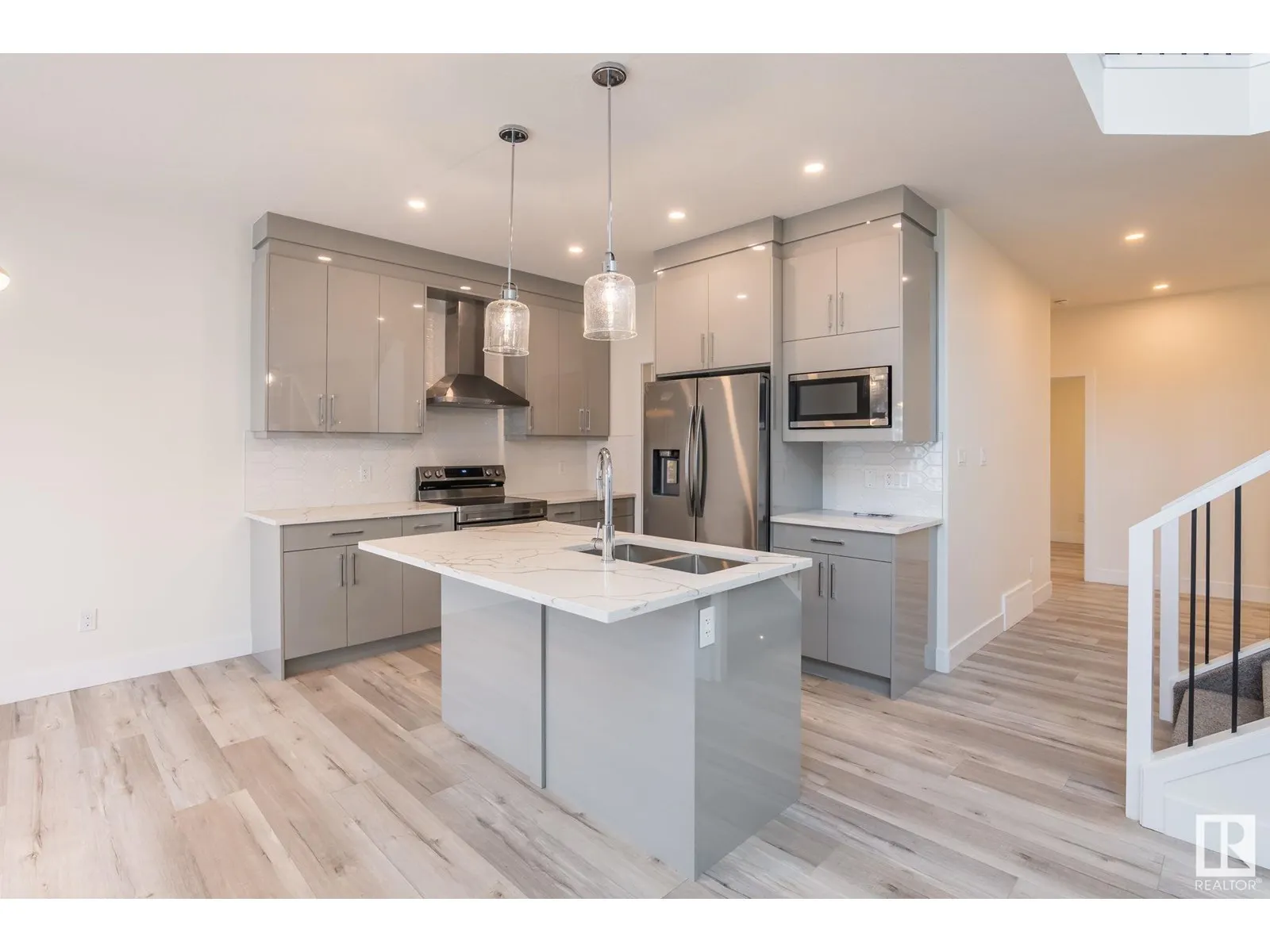 60 Hemingway CR