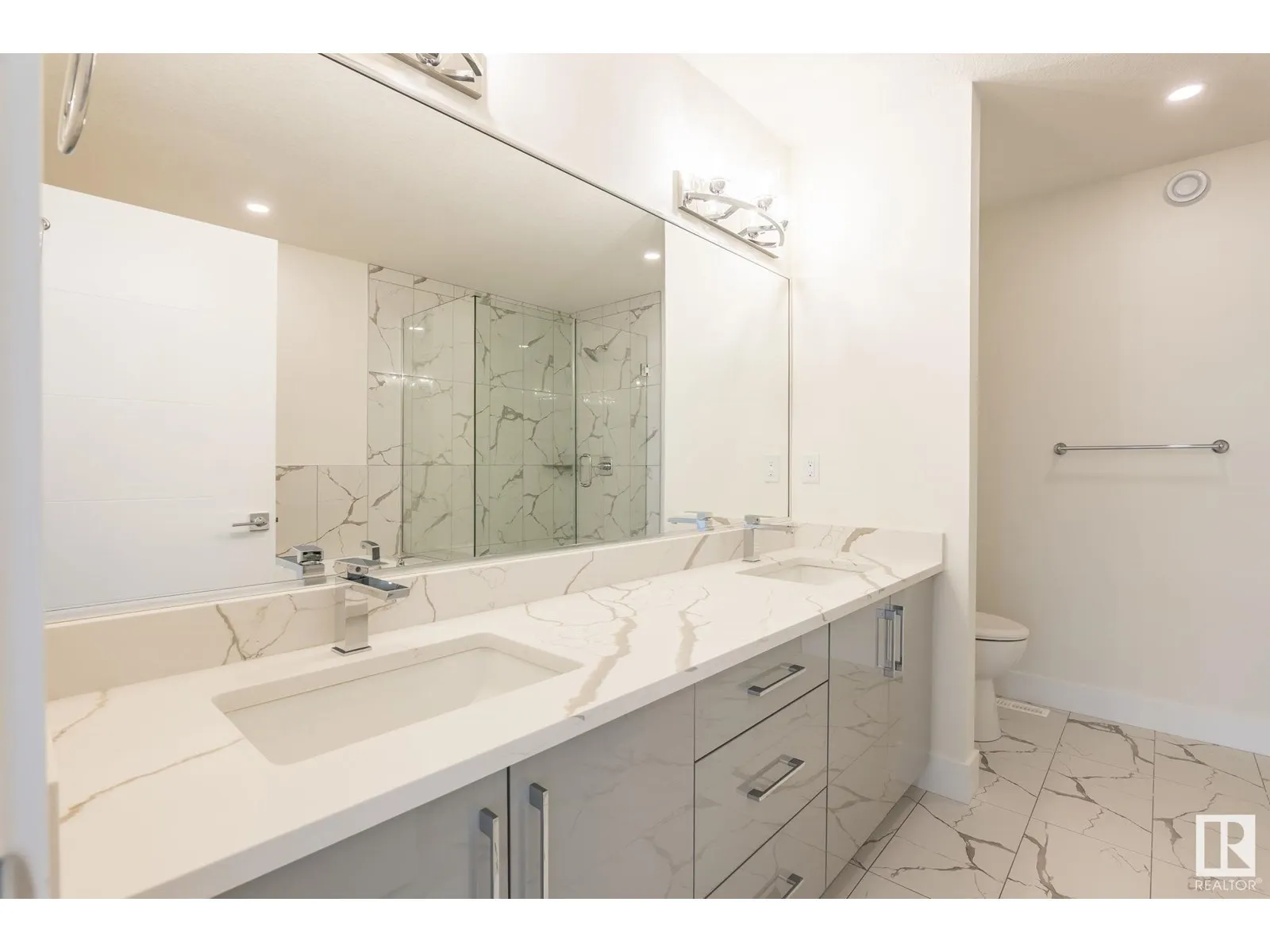 60 Hemingway CR