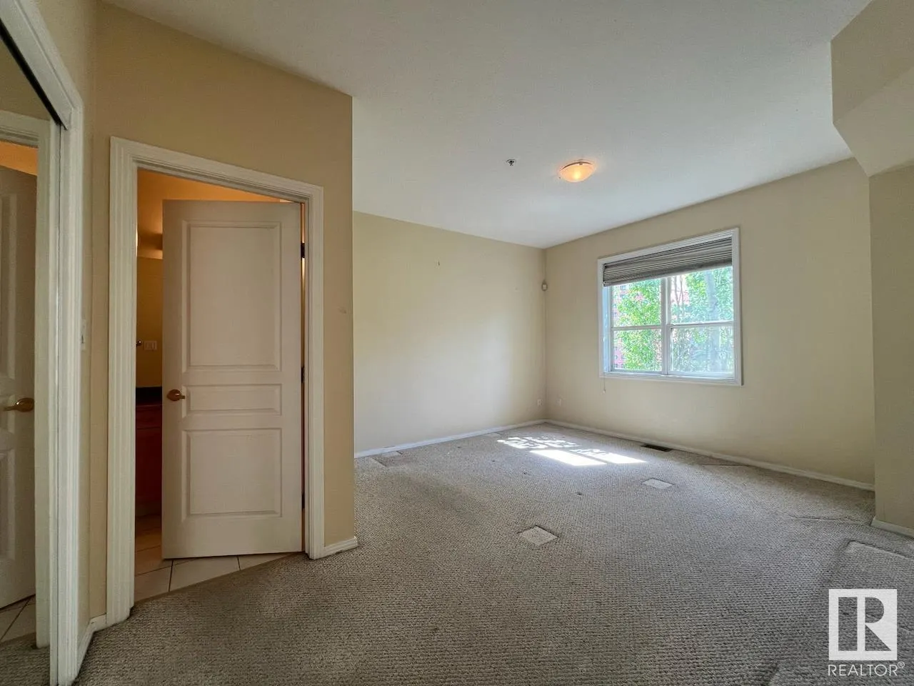 #532 10023 110 ST NW