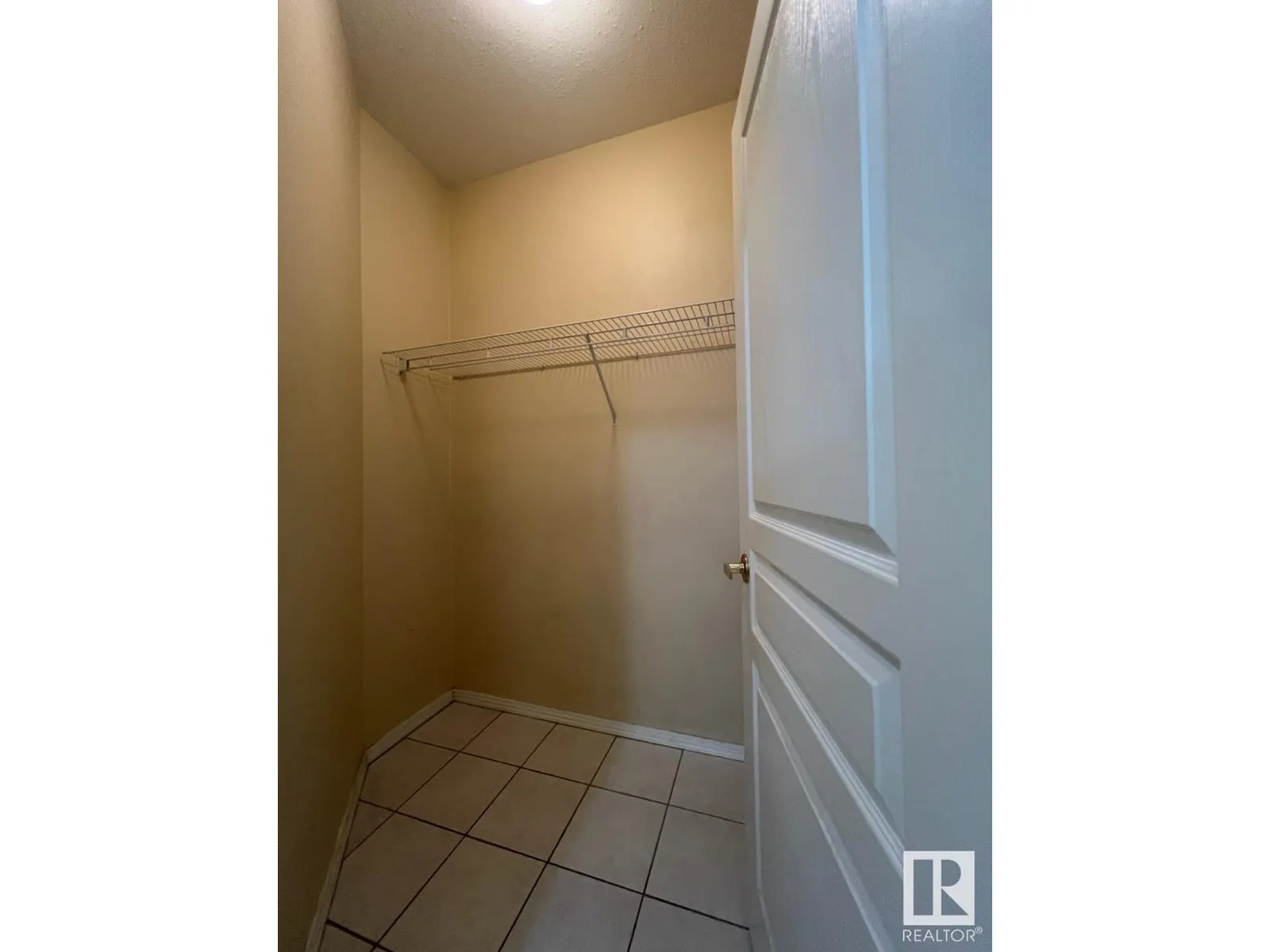 #532 10023 110 ST NW