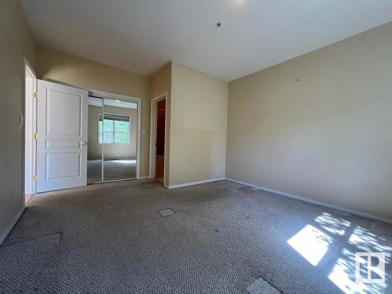 #532 10023 110 ST NW