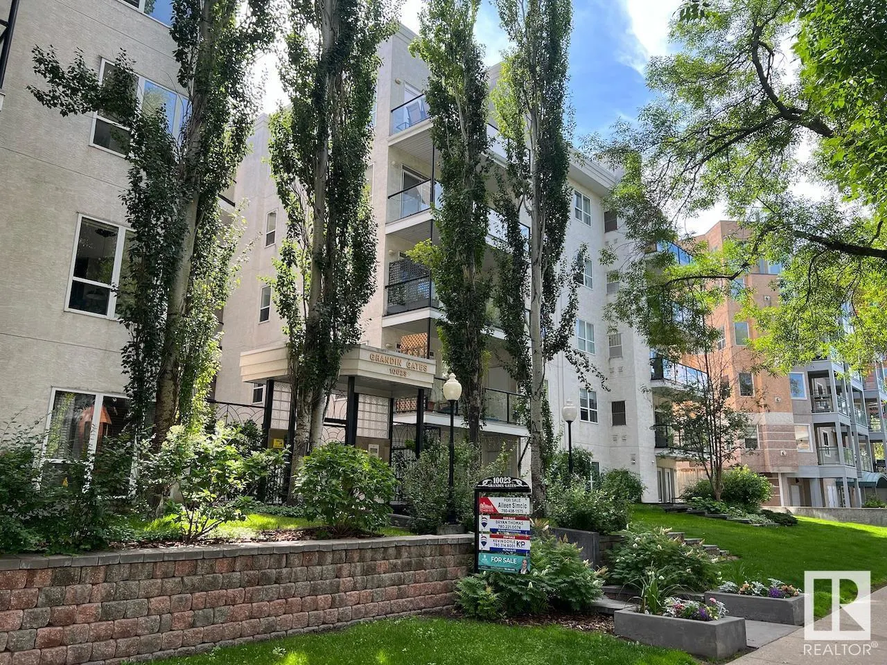 #532 10023 110 ST NW