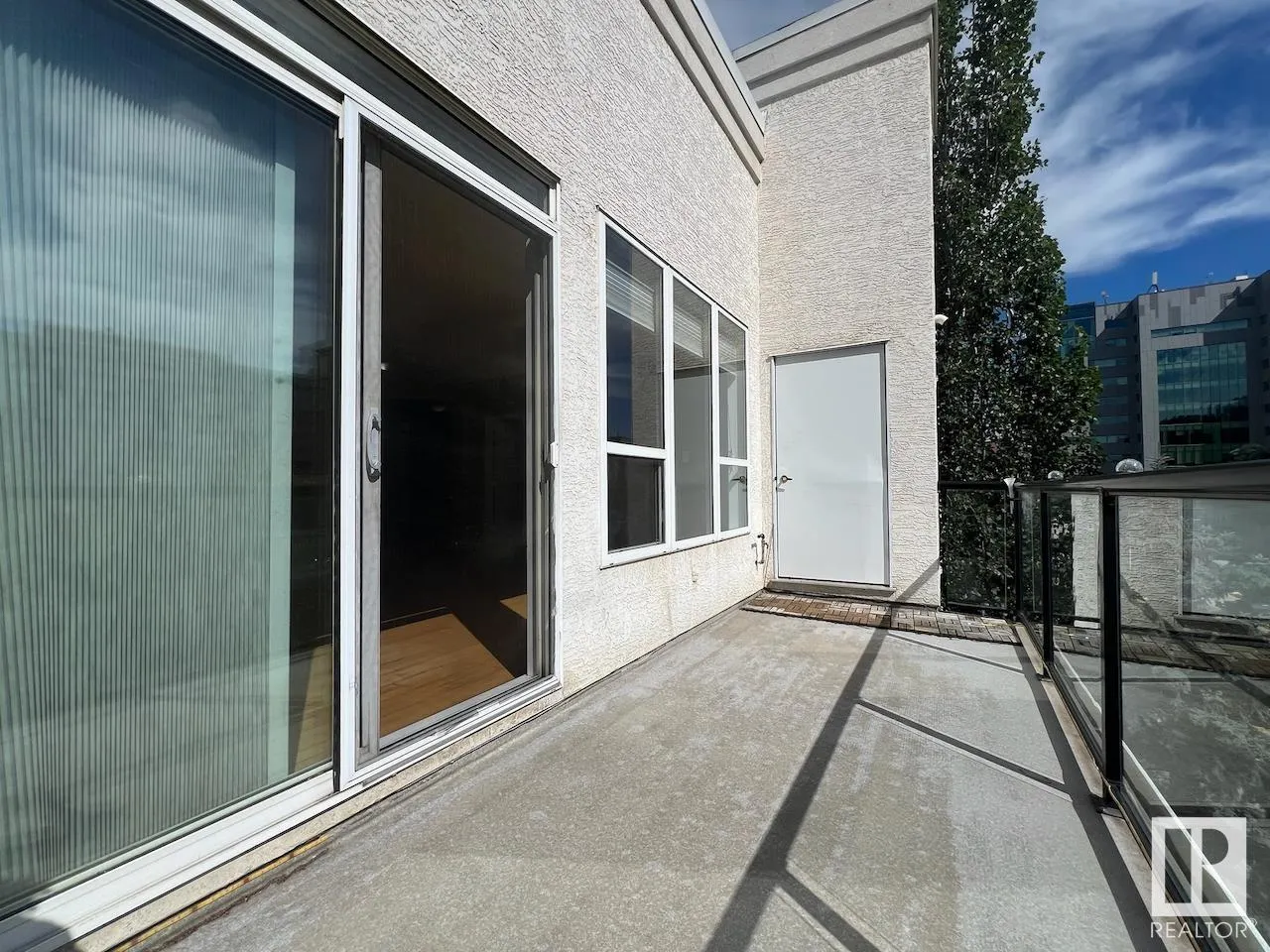 #532 10023 110 ST NW