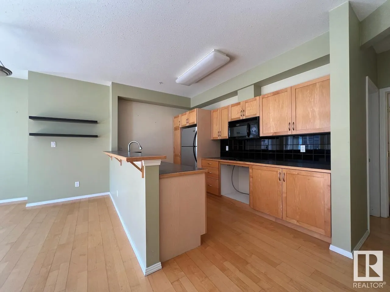 #532 10023 110 ST NW