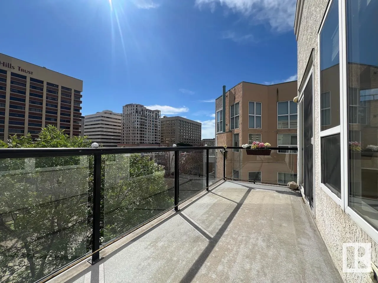 #532 10023 110 ST NW