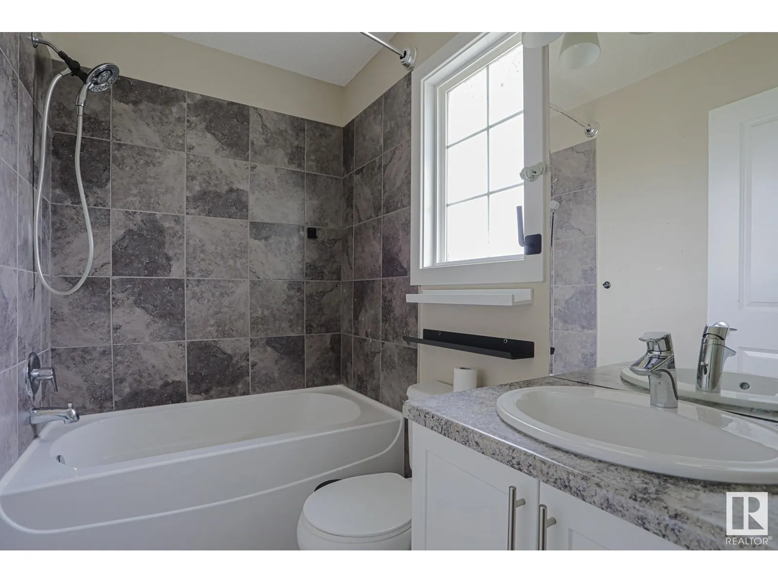 141 MCLAUGHLIN DR