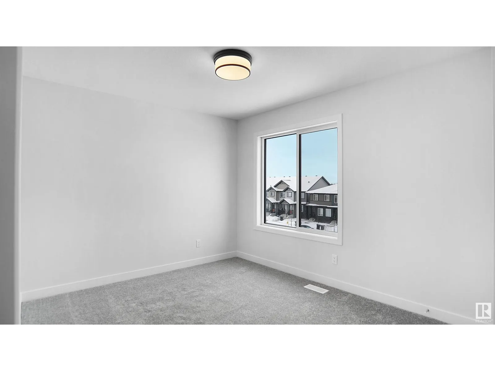 924 19 AV NW