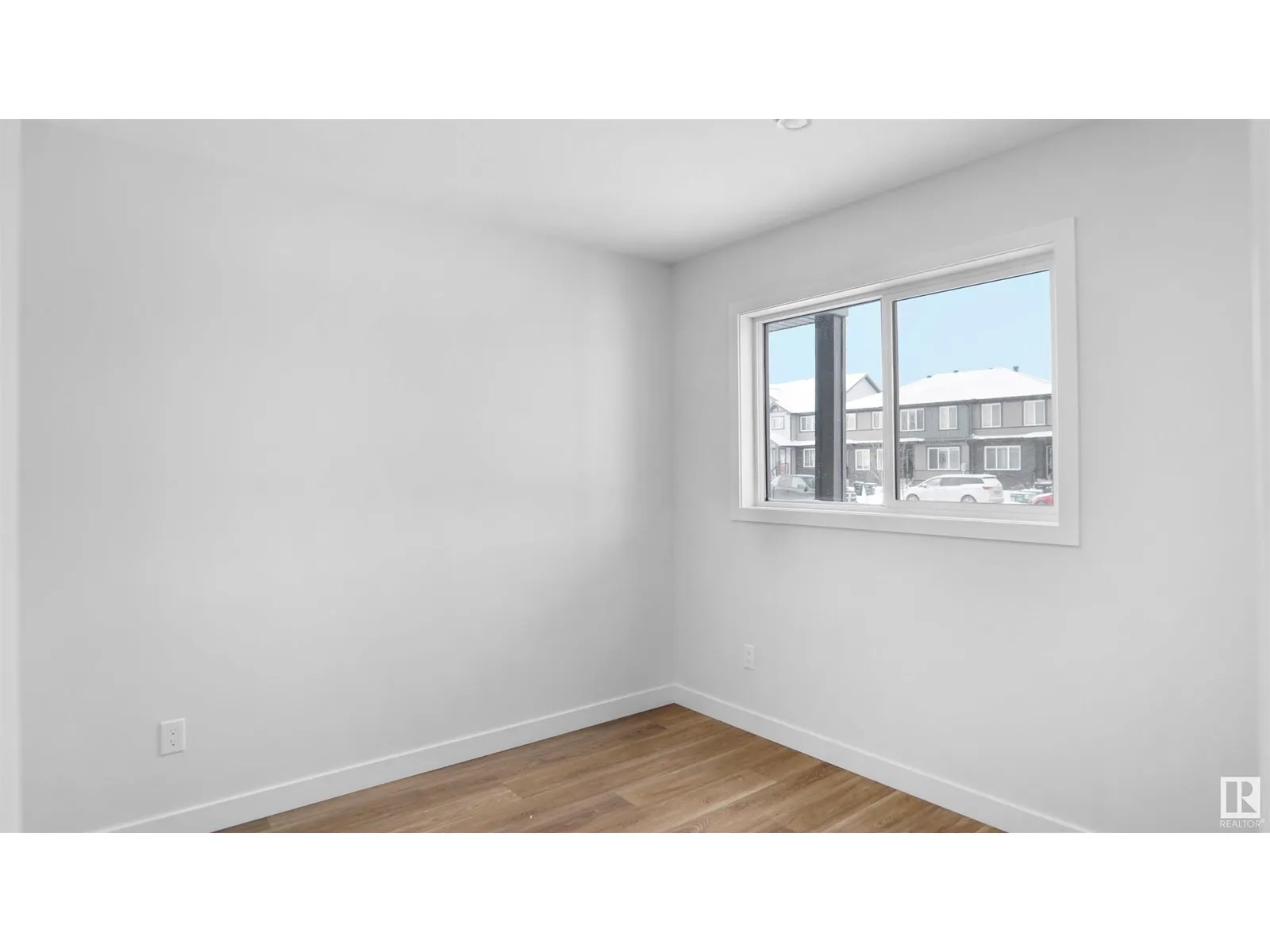 924 19 AV NW