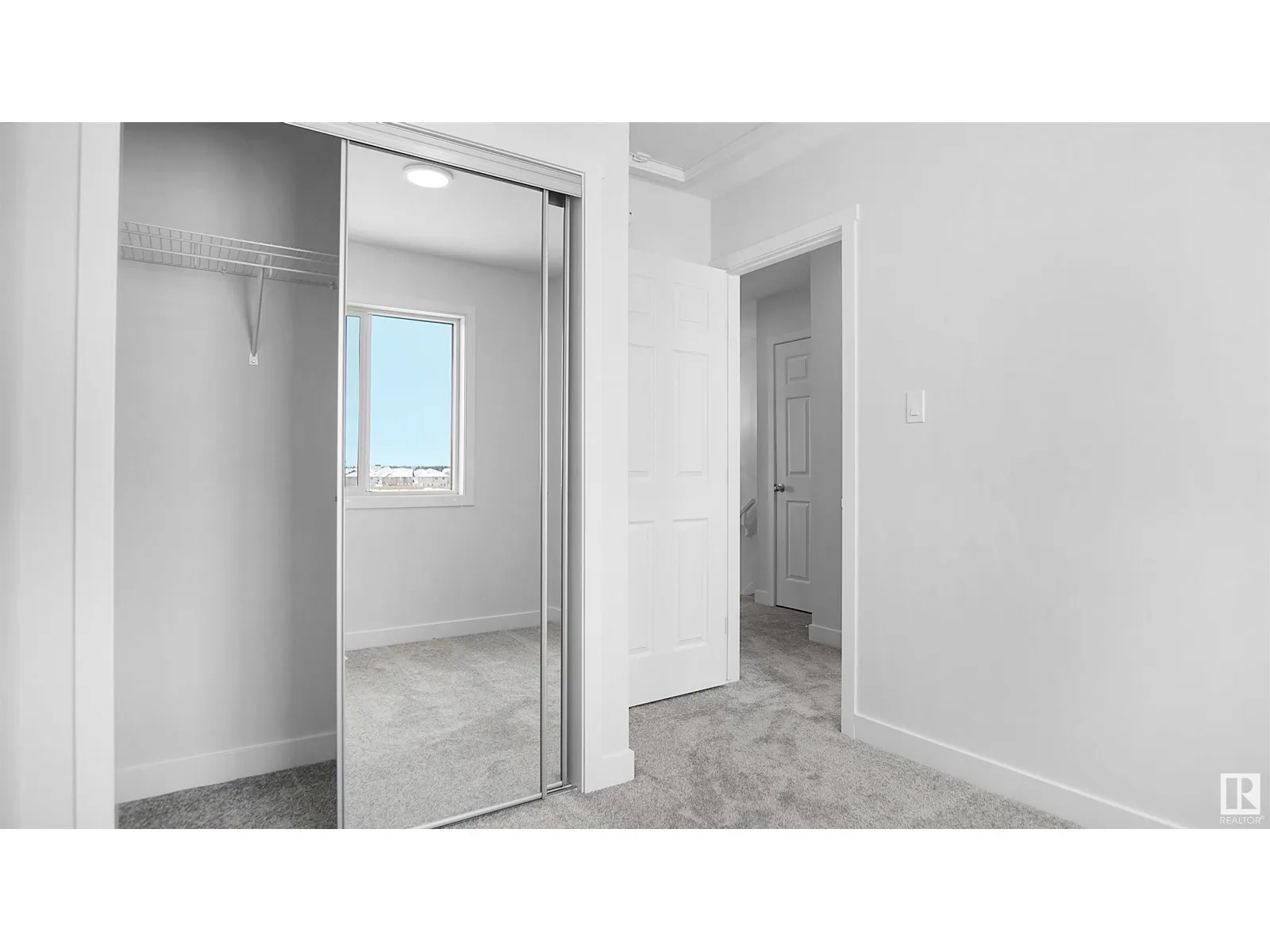 924 19 AV NW