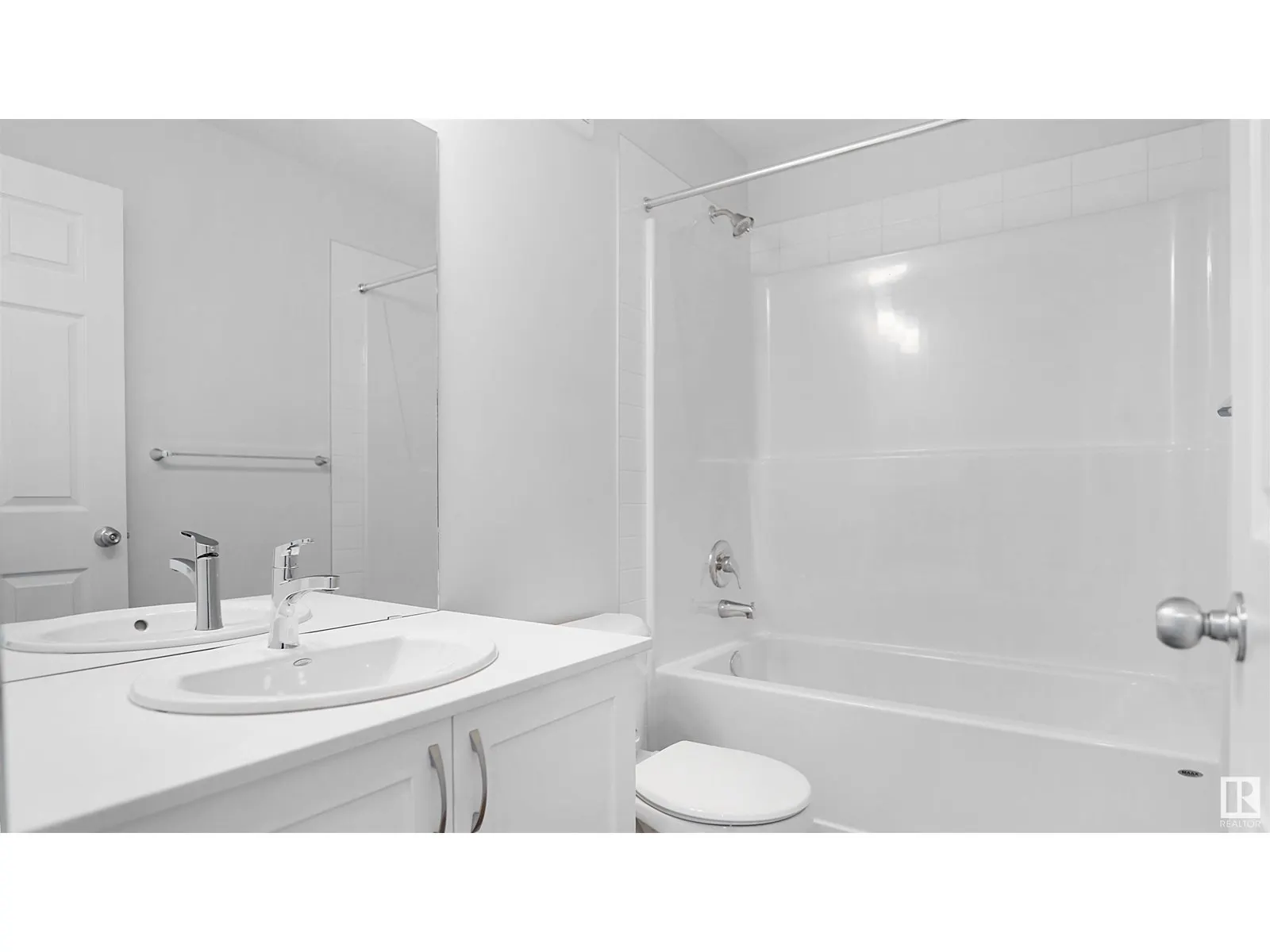 924 19 AV NW