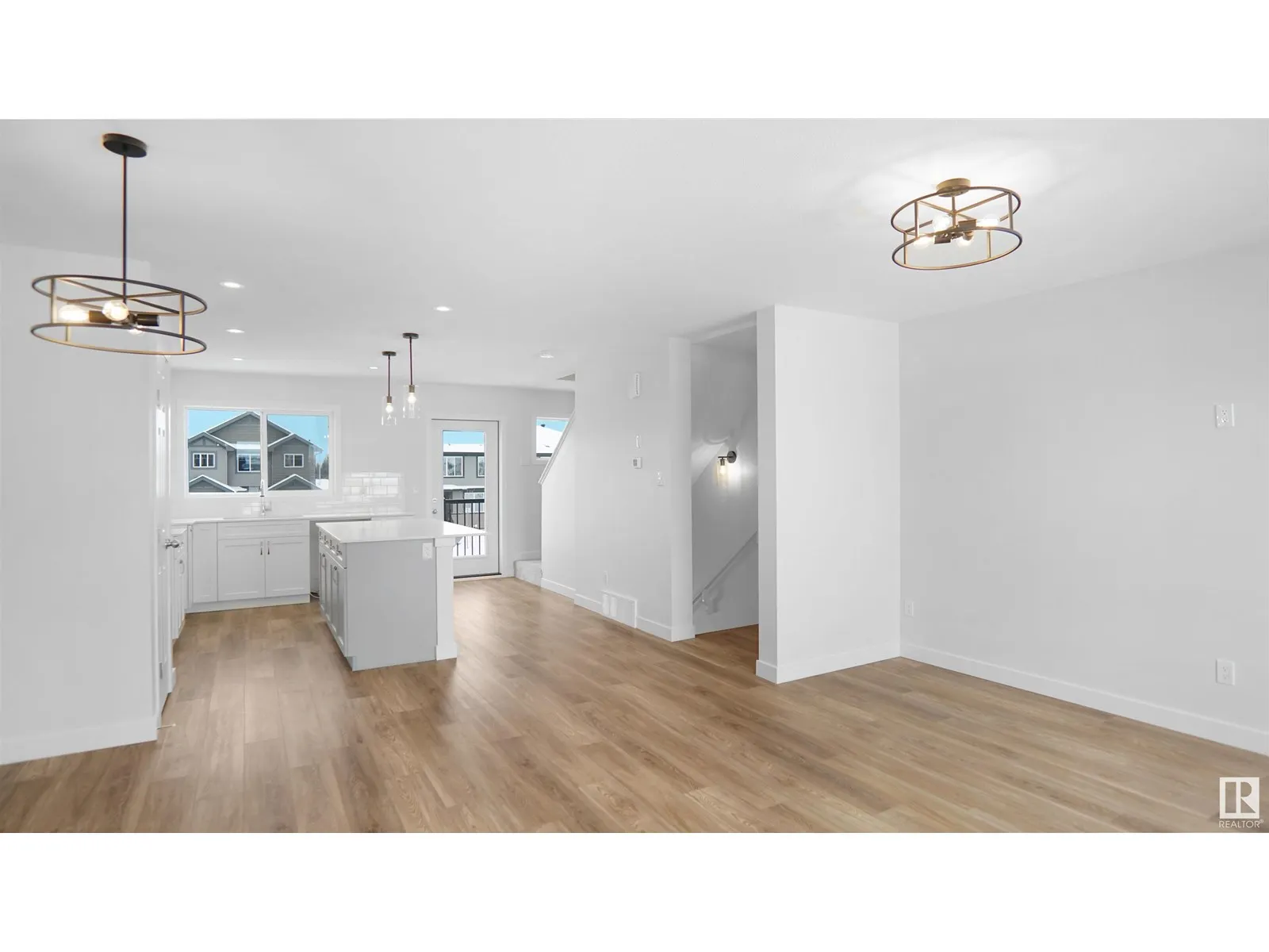 924 19 AV NW