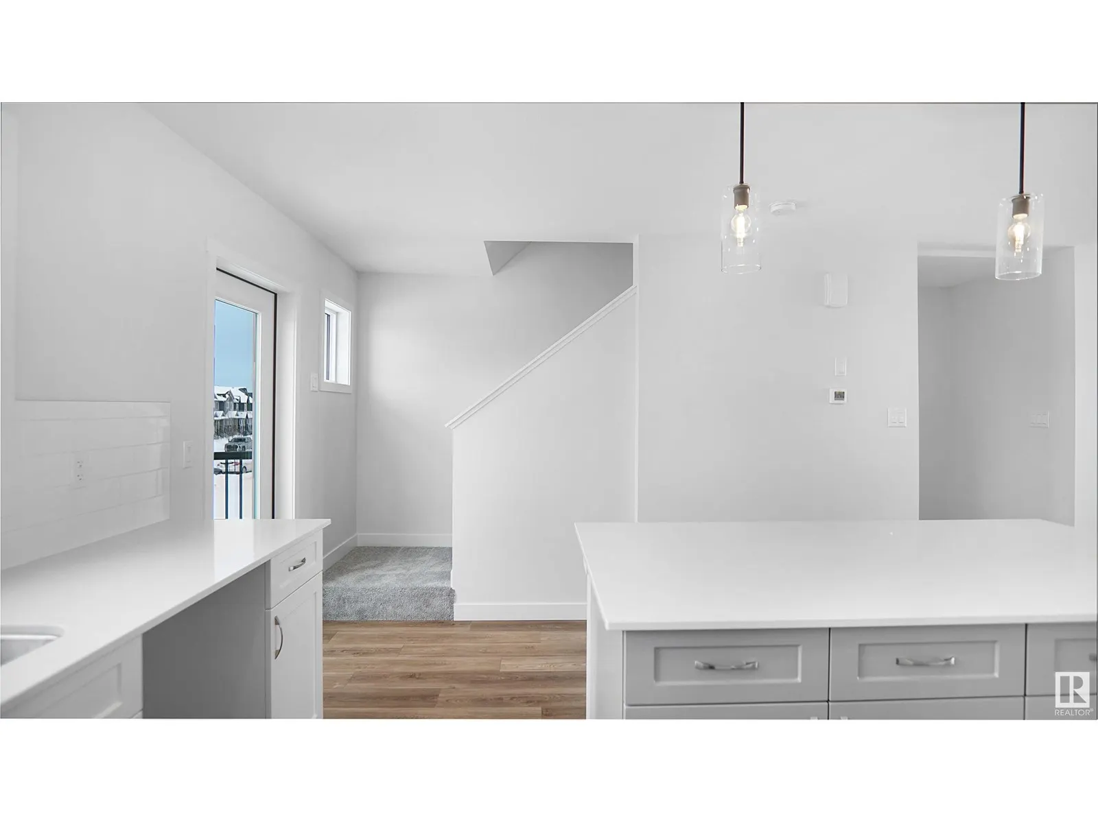 924 19 AV NW