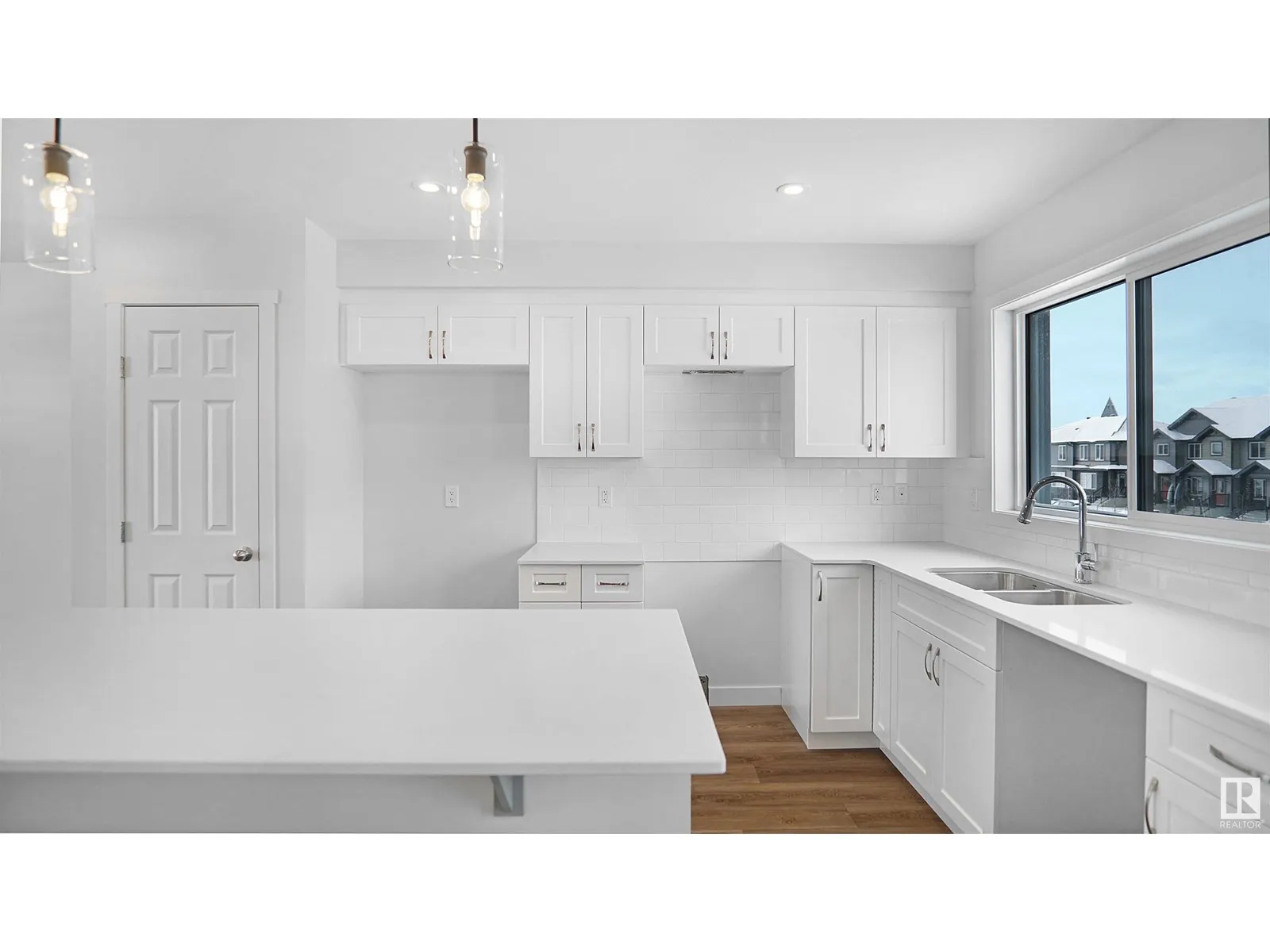 924 19 AV NW