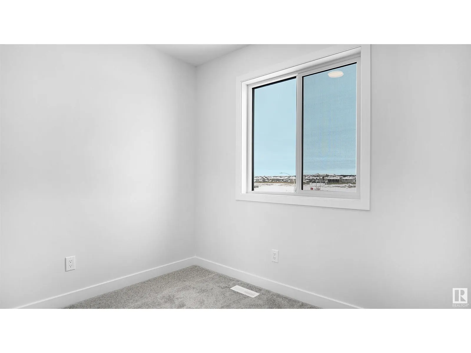 924 19 AV NW