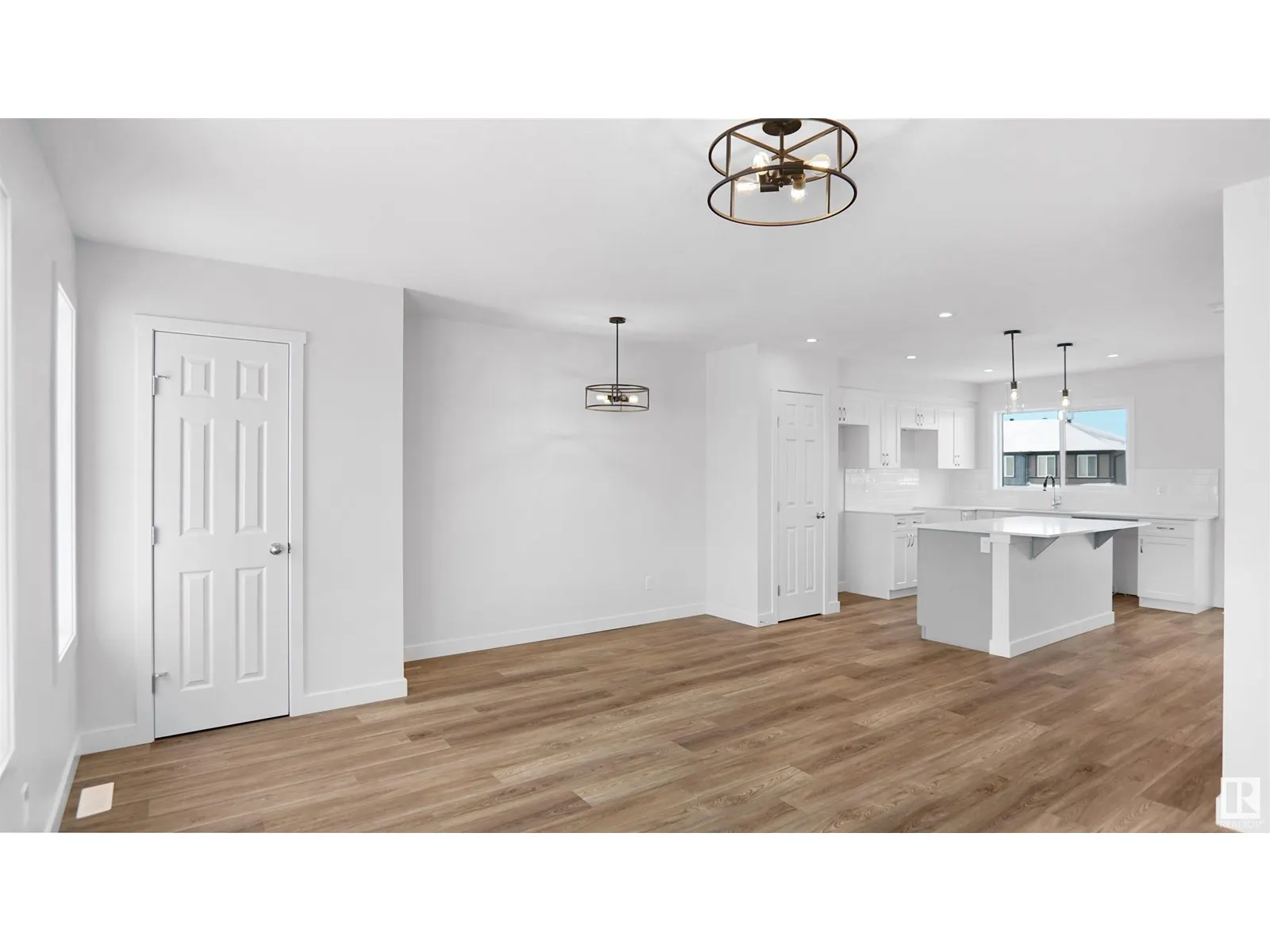 924 19 AV NW