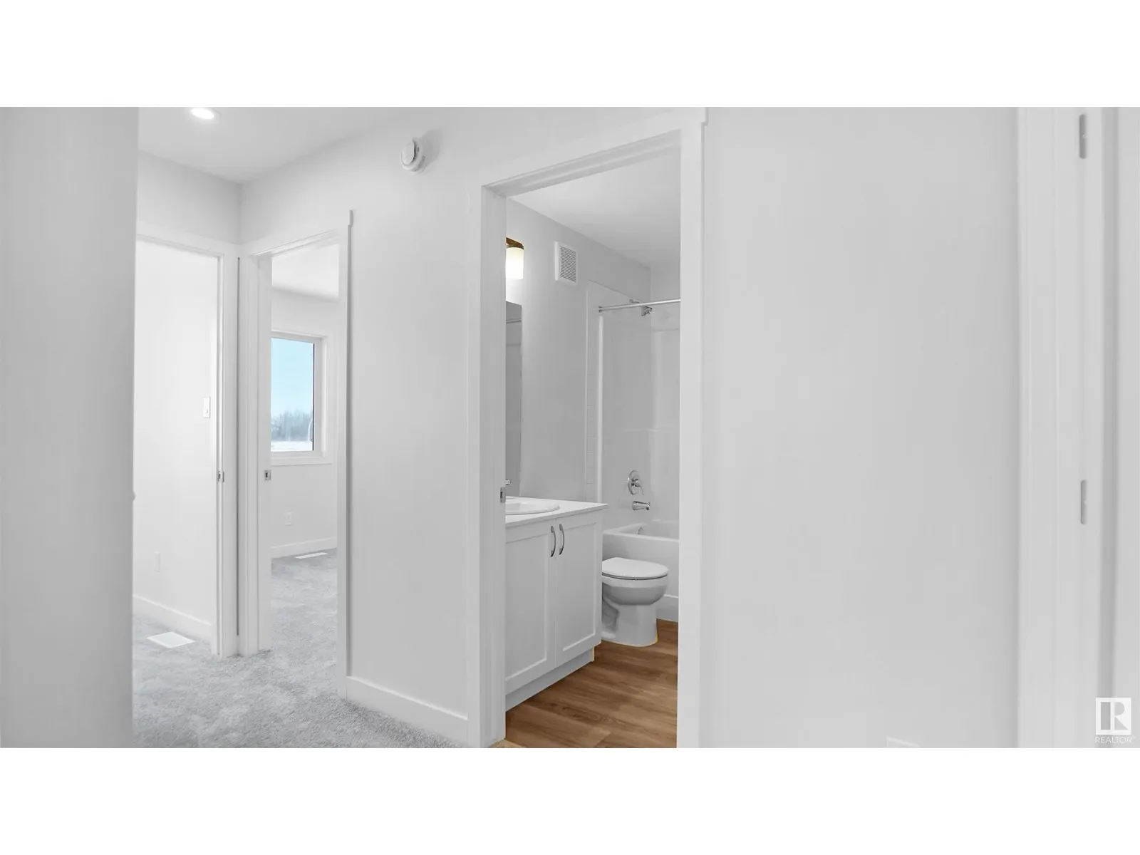 924 19 AV NW