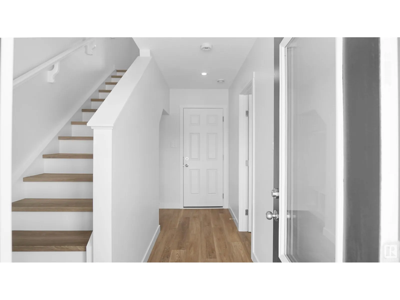 924 19 AV NW