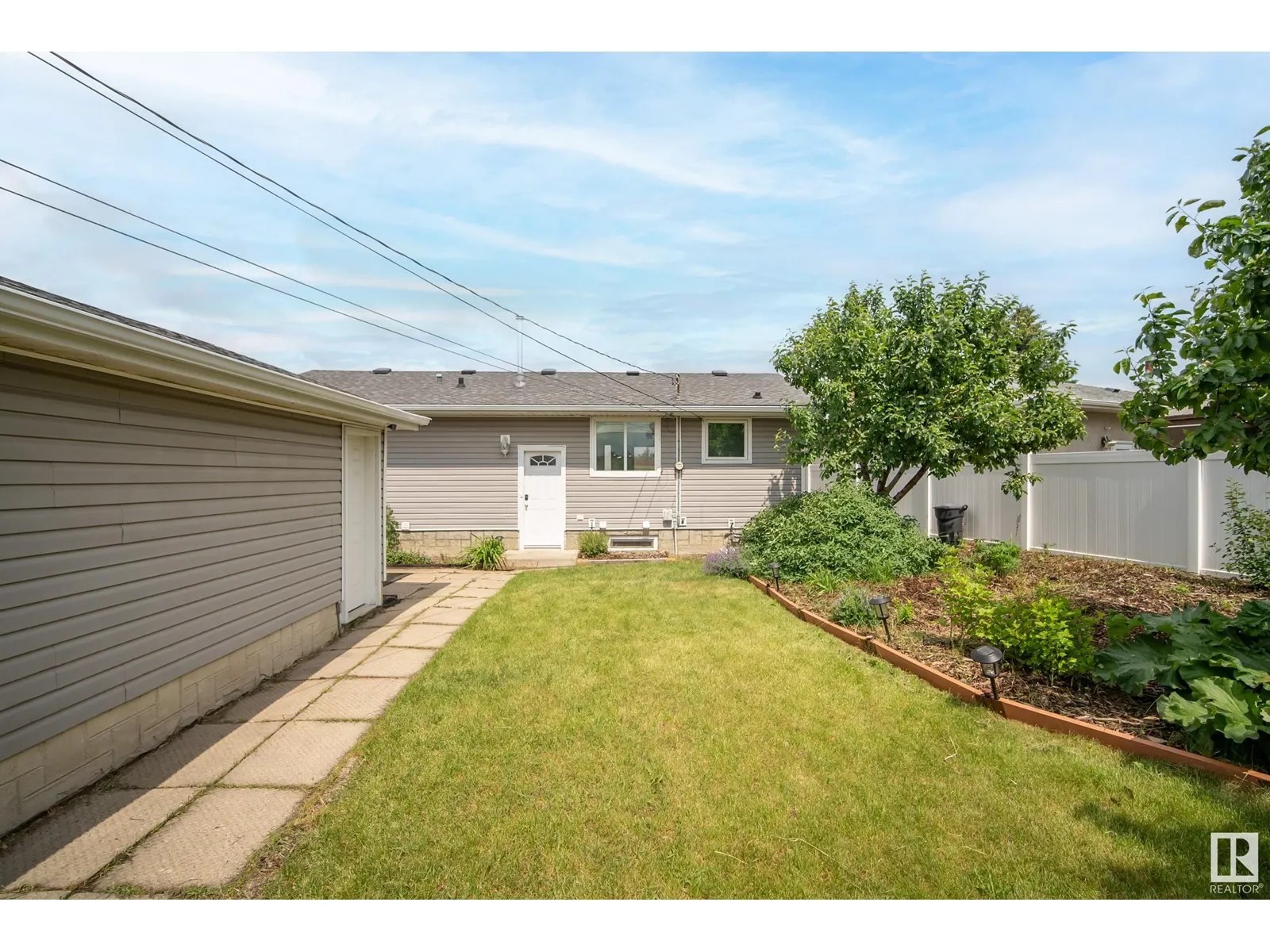 9015 135A AV NW