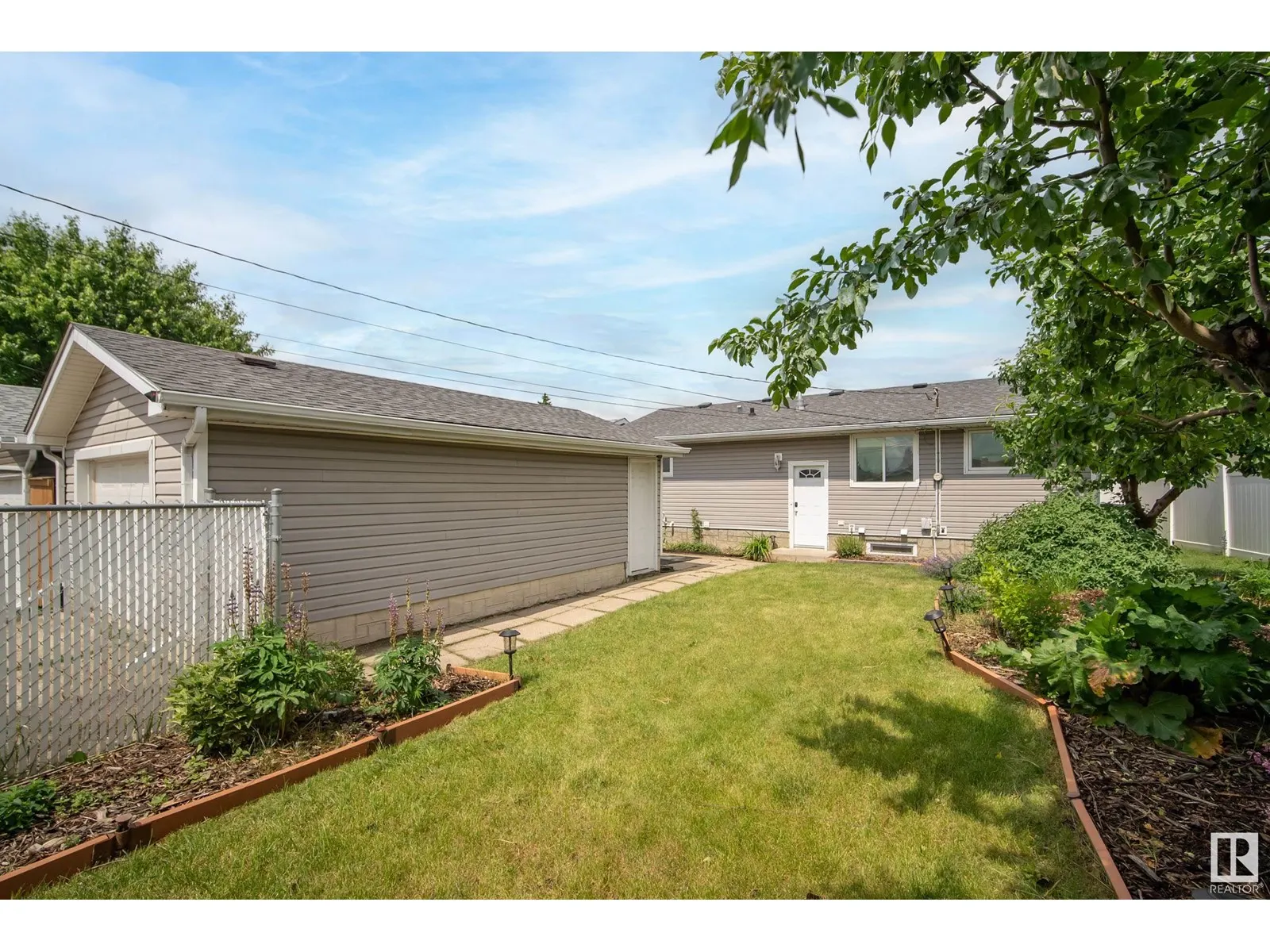 9015 135A AV NW