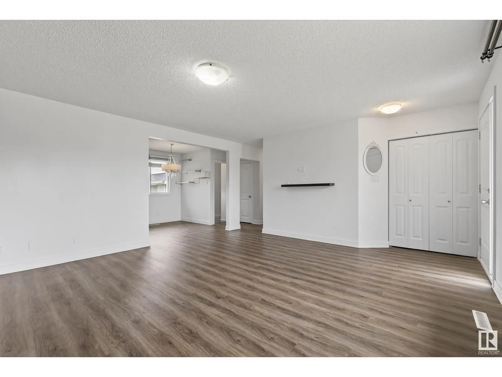 9015 135A AV NW